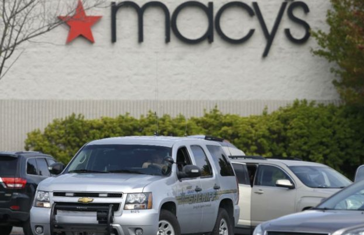 ހަމަލާދީފައި ވަނީ ވޮޝިންޓަނުގެ މާސީސް ޑިޕާޓްމަންޓް ސްޓޯރުގައި. --ފޮޓޯ:އޭޕީ