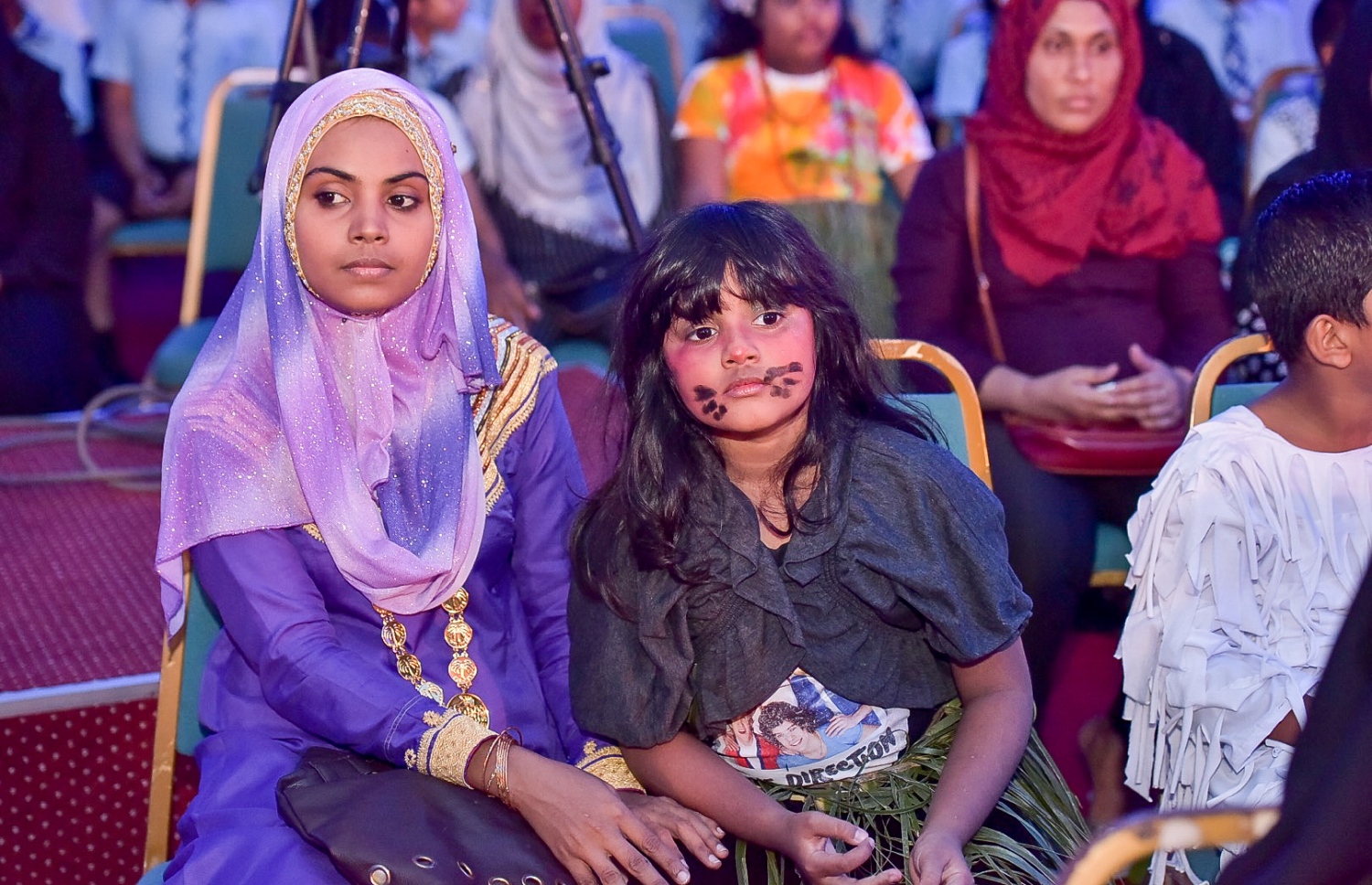 މާލެ: ސެޕްޓެމްބަރު 25، 2016: ނުކުޅެދުންތެރިކަން ހުންނަ މީހުންގެ ތެރޭން ފާހަގަ ކޮށްލެވޭ މީހުންނަށް ދޭ އެވޯޑު ހަފްލާގައި ނުކުޅެދުންތެރިކަން ހުންނަ ކުއްޖަކު ޑާންސް ހެދުމުގައި: ނުކުޅެދުންތެރިކަން ހުންނަ މީހުންގެ ތެރެއިން ފާހަގަ ކޮށްލެވޭ މީހުންނާއި އެ ދާއިރާއަށް އެކި ގޮތްގޮތުން އެހީތައް ފޯރުކޮށްދޭ ފަރާތްތަކަށް 15 އެވޯޑު ދީފައިވޭ-- ފޮޓޯ: ނިޝާން އަލީ/ މިހާރު