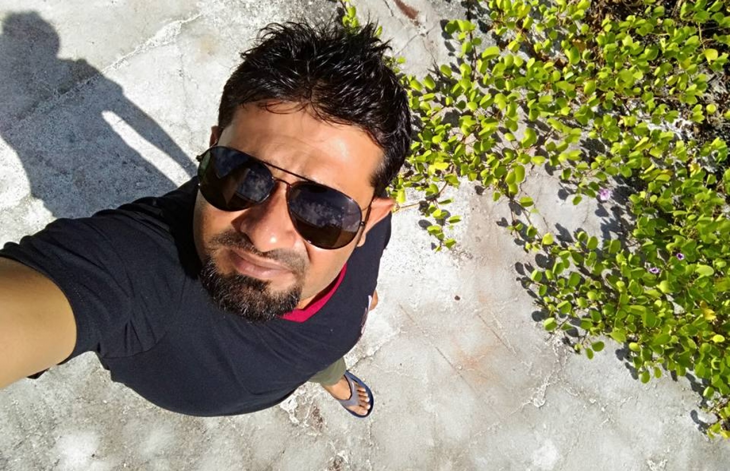 އައްޔަ: ފިލްމީ ދާއިރާ އާ އެއްކޮށް ދުރަކަށް ނުދޭ.