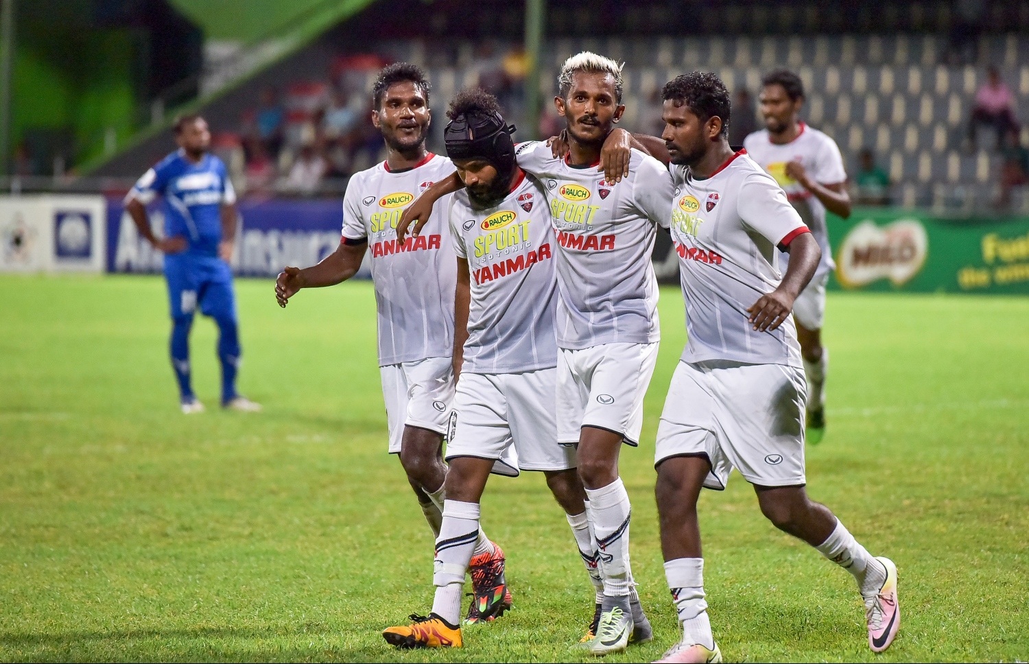 ނިއު ކޮޅަށް ލަނޑު ޖެހުމަށް ފަހު ސެންޓޭ (ކ-2) އާއި އެހެން ނާފިއު (ކ) އާއި ބޮންޑާ (ވ) އަދި ޔާމްބެ އުފާފާޅުކުރަނީ. --ފޮޓޯ: ނިޝާން އަލީ/ މިހާރު