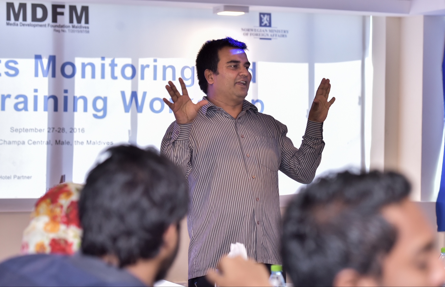 ޗަމްޕާ ސެންޓްރަލް ހޮޓަލްގައި މިއަދު ވޯކްޝޮޕް ކުރިއަށް ދަނީ: ދެ ދުވަހުގެ މުއްދަތަކަށް ކުރިއަށްދާ މި ތަމްރީން ޕްރޮގްރާމްގައި ނޫސްވެރިންނަށް ހުރި ހައްގުތަކަކީ ކޮބައިކަން އަންގައިދޭނެ. - ފޮޓޯ: ނިޝާން އަލީ/ މިހާރު