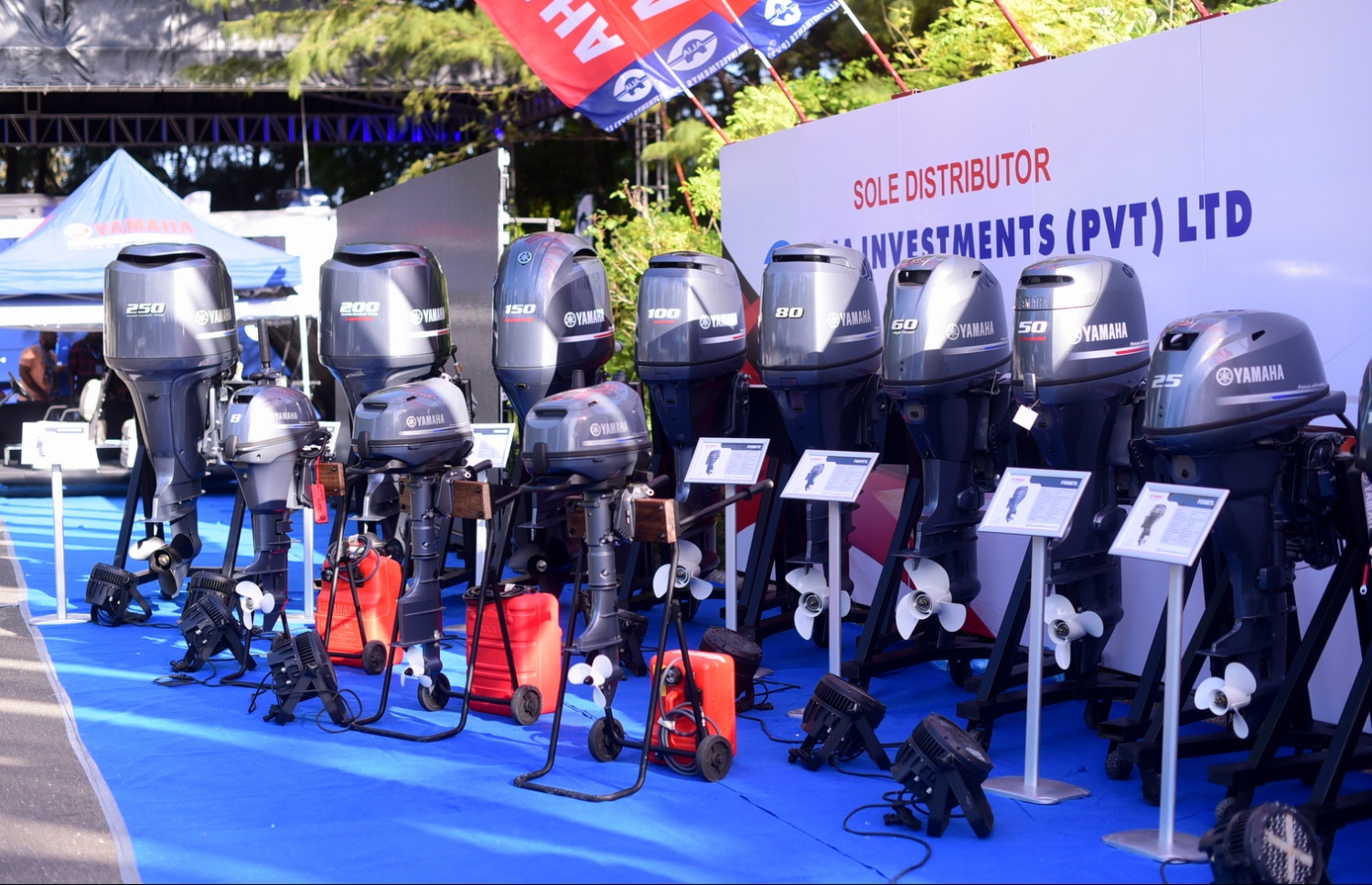 މޯލްޑިވްސް މެރިން އެކްސްޕޯ 2016 ގައި އެލިޔާ އިންވެސްޓްމަންޓުން ޔަމަހާ އިންޖީނުތަކެއް ދައްކުވާލާފަ. އެލިޔާ އަކީ ޔަމަހާގެ ސޯލް ޑިސްޓްރިބިއުޓާ.---މިހާރު ފައިލް ފޮޓޯ