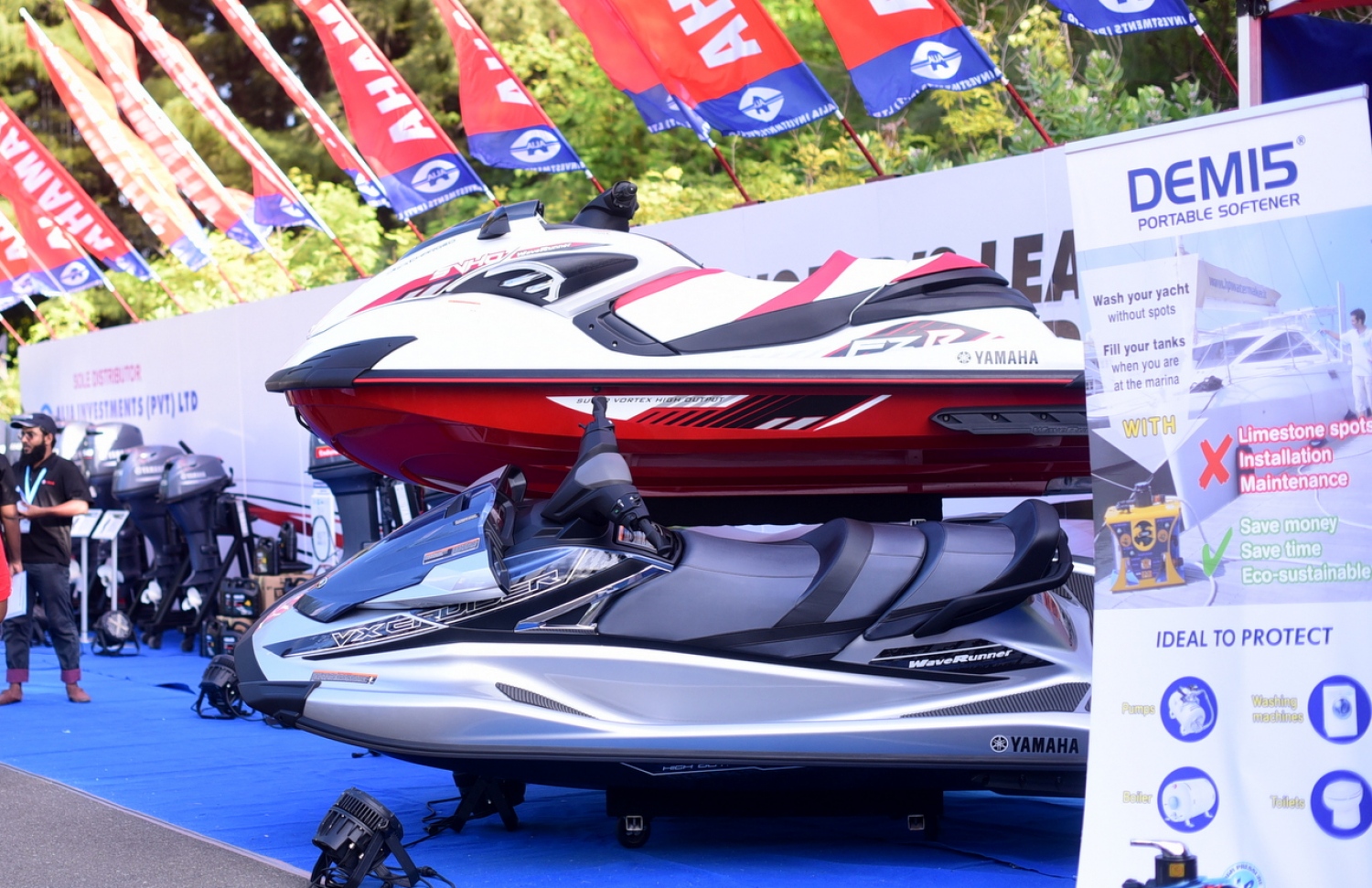 މެރިން އެކްސްޕޯގައި ޔަމަހާގެ ސްޓޯލްގައި ބަހައްޓާފައި ހުރި ޖެޓްސްކީ. - ފޮޓޯ: ހުސެއިން ޝަޔާހު/ މިހާރު