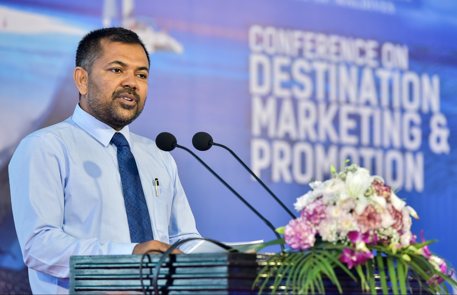 މިއަދުގެ ކޮންފަރެންސްގައި ޓޫރިޒަމް މިނިސްޓަރު ޒަމީރު ވާހަކަ ދައްކަވަނީ.-- ފޮޓޯ: ނިޝާން އަލީ/ މިހާރު