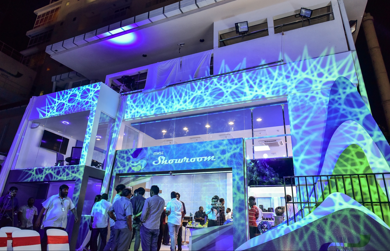 މިރޭ ހުޅުވި އެމްޑަބްލިއުއެސްސީގެ ޝޯރޫމް: މިތަން ހުންނަނީ ފެންބިލްޑިންގަށް ވަނުމަށް ނިކަގަސްހިނގުމުގައި ކުރިން ހުންނަ ދޮރާ ދިމާވާ ގޮތަށް.---ފޮޓޯ: ނިޝާން އަލީ/މިހާރު