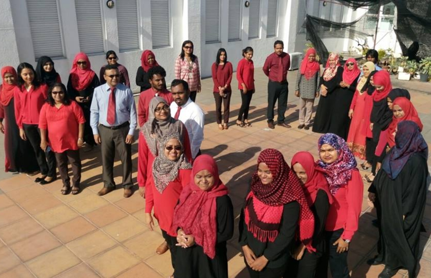 މާލެ: ސެޕްޓެމްބަރު 29، 2016: ދުނިޔޭގެ ހިތުގެ ދުވަސް ފާހަގަ ކުރުމުގެ ގޮތުން ބޭއްވި ހަރަކާތުގައި ހެލްތު މިނިސްޓްރީގެ ގެ މުވައްޒަފުން ބައިވެރިވަނީ.-- ފޮޓޯ: އެޗްޕީއޭ