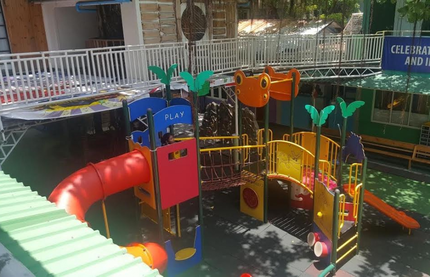 ކެންގަރޫ ކިޑްސް ޕްރީ ސްކޫލުގެ ގޯތިތެރޭގައި ހުރި ކުޅޭ ސާމާނުތަކެއް --ފޮޓޯ: މިހާރު ފޮޓޯ