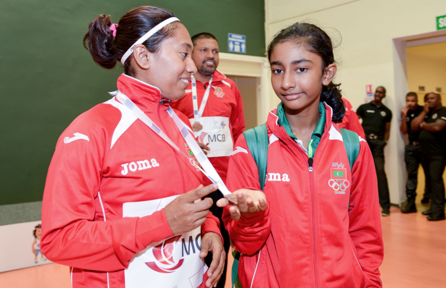 މުއީނާ (ވ) އުއްމީދީ ޓީޓީ ކުޅުންތެރިޔާ ރަފާއާ އެކު --ފޮޓޯ: އެމްއޯސީ