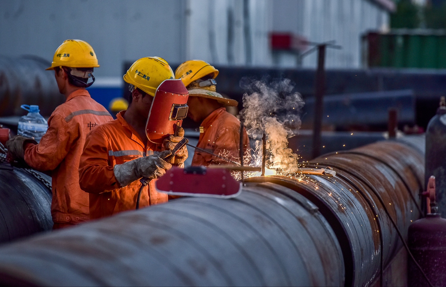 ބްރިޖުގެ މަސައްކަތް ކުރިއަށް ދާ ގޮތް ދައްކާލުން