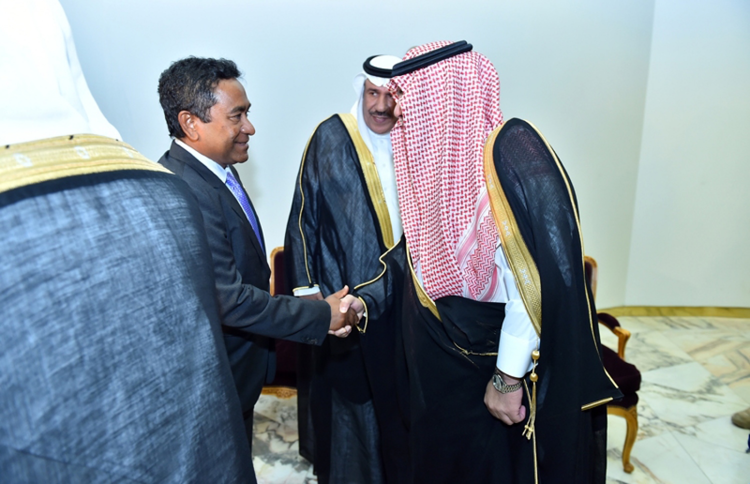 ރިޔާޟް، ސައުދީ އަރަބިއްޔާ: އޮކްޓޯބަރު 3، 2016: ރައީސް އަބްދުﷲ ޔާމީން ސައޫދީއަށް ވަޑައިގަތުމުން މަރުހަބާ ދަންނަވަނީ: ރައީސްގެ ދަތުރުފުޅުގައި ސައޫދީ ރަސްގެފާނާއި އެ ގައުމުގެ ސީނިއާ މިނިސްޓަރުންނާ ބައްދަލުކުރައްވާނެ ކަމަށް ސަރުކާރުން ބުނޭ.---ފޮޓޯ: ރައީސް އޮފީސް