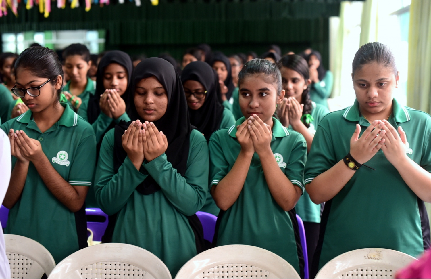 މާލެ: އޮކްޓޯބަރު 4، 2016: ޓީޗަރުންގެ ދުވަސް ފާހަގަ ކުރުމުގެ ގޮތުން އަމީނިއްޔާ ސްކޫލުގައި ބޭއްވި ހާއްސަ އެސެމްބްލީގައި ދަރިވަރުން ބައިވެރިވަނީ-- ފޮޓޯ: ހުސެން ޝަޔާހު/މިހާރު