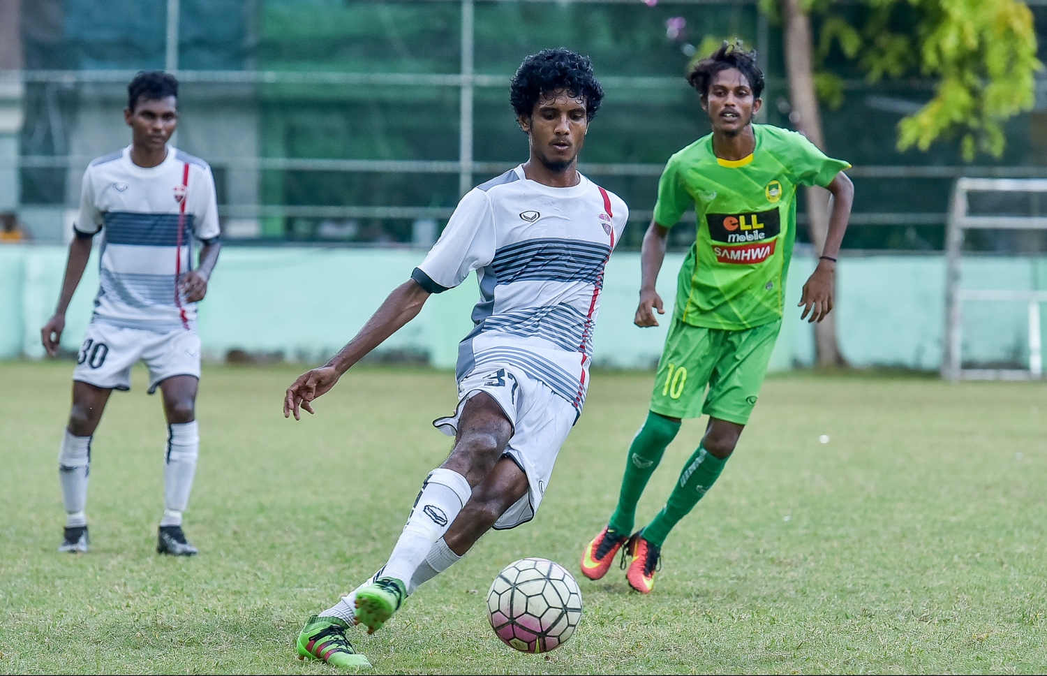 ޓީސީ އާއި މާޒިޔާ މިއަދު ކުޅުނު މެޗުގެ ތެރެއިން.-- ފޮޓޯ: ނިޝާން އަލީ/ މިހާރު