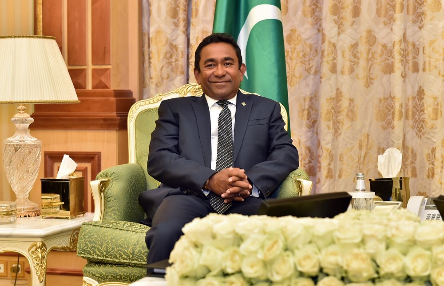 ރިޔާޟް، ސައުދީ އަރަބިއްޔާ: އޮކްޓޯބަރު 4، 2016: ރައީސް އަބްދުﷲ ޔާމީނަށް ސައޫދީ އަރަބިއްޔާގެ ރަސްގެފާނު ސަލްމާން ބިން އަބްދުލްއަޒީޒް އާލްސައުދު ރަސްމީ ގޮތުން މަރުޙަބާ ދެންނެވުމަށް ރަސްގެފާނުގެ ޝާހީ ގަނޑުވަރުގައި ބޭއްވި ހަފްލާގައި، ރައީސް ޔާމީން ބައިވެރިވެވަޑައިގަންނަވަނީ.---ފޮޓޯ: ރައީސް އޮފީސް