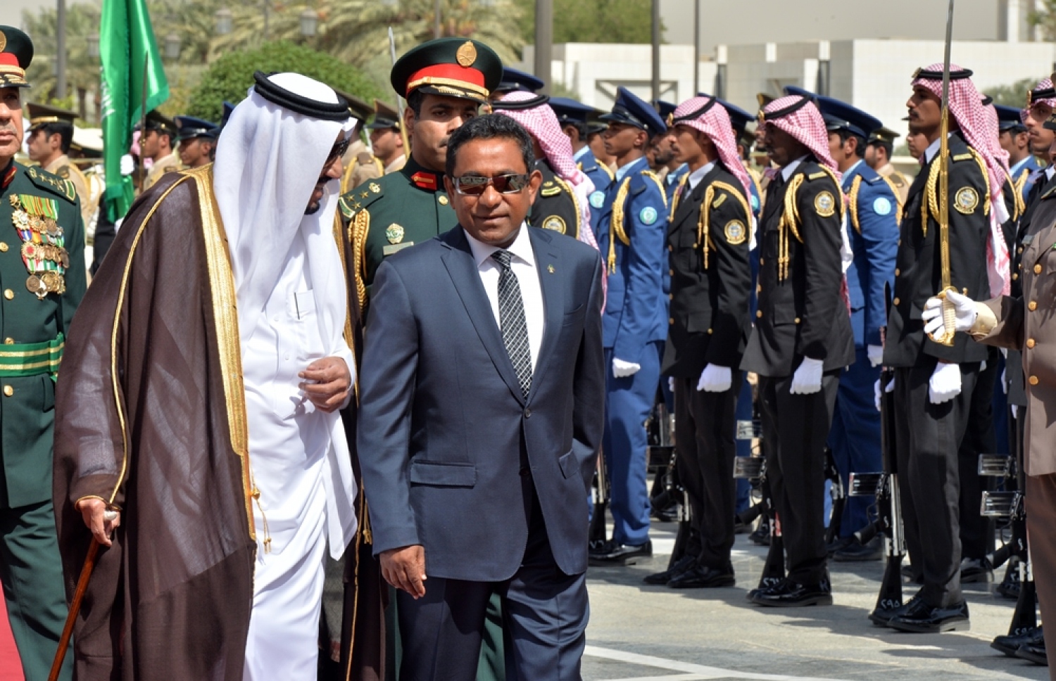 ރިޔާޟް، ސައުދީ އަރަބިއްޔާ: އޮކްޓޯބަރު 4، 2016: ރައީސް އަބްދުﷲ ޔާމީނަށް ސައޫދީ އަރަބިއްޔާގެ ރަސްގެފާނު ސަލްމާން ބިން އަބްދުލްއަޒީޒް އާލްސައުދު ރަސްމީ ގޮތުން މަރުޙަބާ ދެންނެވުމަށް ރަސްގެފާނުގެ ޝާހީ ގަނޑުވަރުގައި ބޭއްވި ހަފްލާގައި، ދެ ބޭފުޅުން ވާހަކަފުޅު ދައްކާލައްވަނީ.---ފޮޓޯ: ރައީސް އޮފީސް