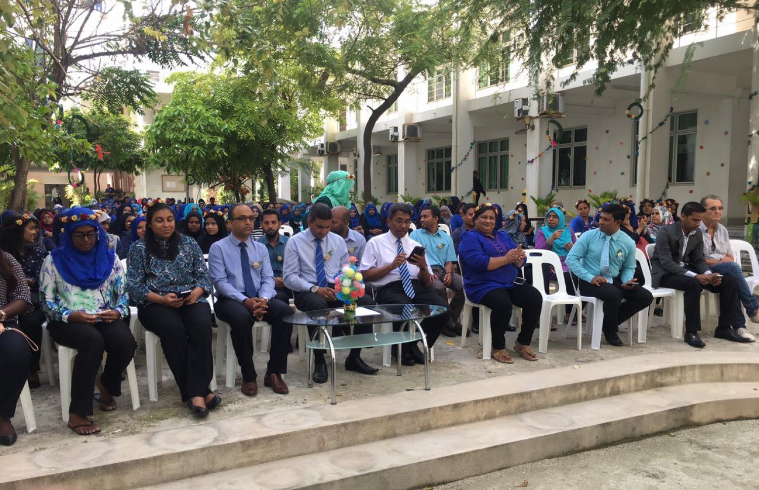 ދިވެހިރާއްޖޭގެ ގައުމީ ޔުނިވާސިޓީގައި މިއަދު ޓީޗަރުންގެ ދުވަސް ފާހަގަކުރަނީ.-- ފޮޓޯ: އެމްއެންްޔޫ