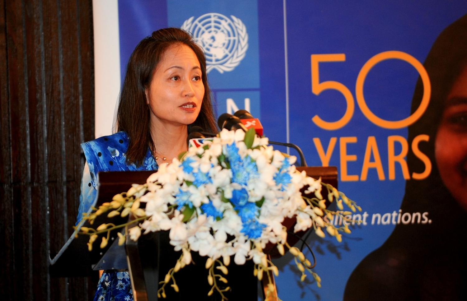 މާލެ: އޮކްޓޯބަރު 5، 2016: ތަރައްގީއާ ބެހޭ އދ.ގެ ޖަމިއްޔާ ޔޫއެންޑީޕީ އަށް 50 އަހަރު ފުރުން ފާހަގަ ކުރުމަށް ހޮޓެލް ޖެންގައި ބޭއްވި ރަސްމިއްޔާތުގައި، ޔޫއެންޑީޕީން ރާއްޖެއަށް ކަނޑައަޅާފައި ހުންނަ މަންދޫބު ނޯޑާއާ ވާހަކަ ދައްކަވަނީ.-- ފޮޓޯ: ރައީސް އޮފީސް