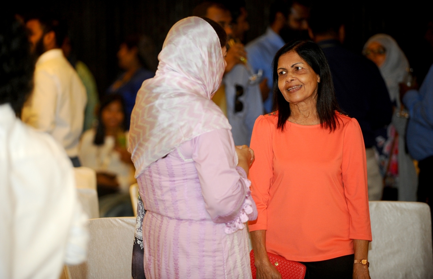 މާލެ: އޮކްޓޯބަރު 5، 2016: ތަރައްގީއާ ބެހޭ އދ.ގެ ޖަމިއްޔާ ޔޫއެންޑީޕީ އަށް 50 އަހަގެ ފުރުން ފާހަގަ ކުރުމަށް ހޮޓެލް ޖެންގައި ބޭއްވި ރަސްމިއްޔާތުގައި، އަންހެނުންގެ ހައްގުގައި އިސްކޮށް މަސައްކަތް ކުރައްވާ އަނީސާ އަހުމަދު މީހަކާ ވާހަކަ ދައްކަވަނީ.-- ފޮޓޯ: ރައީސް އޮފީސް