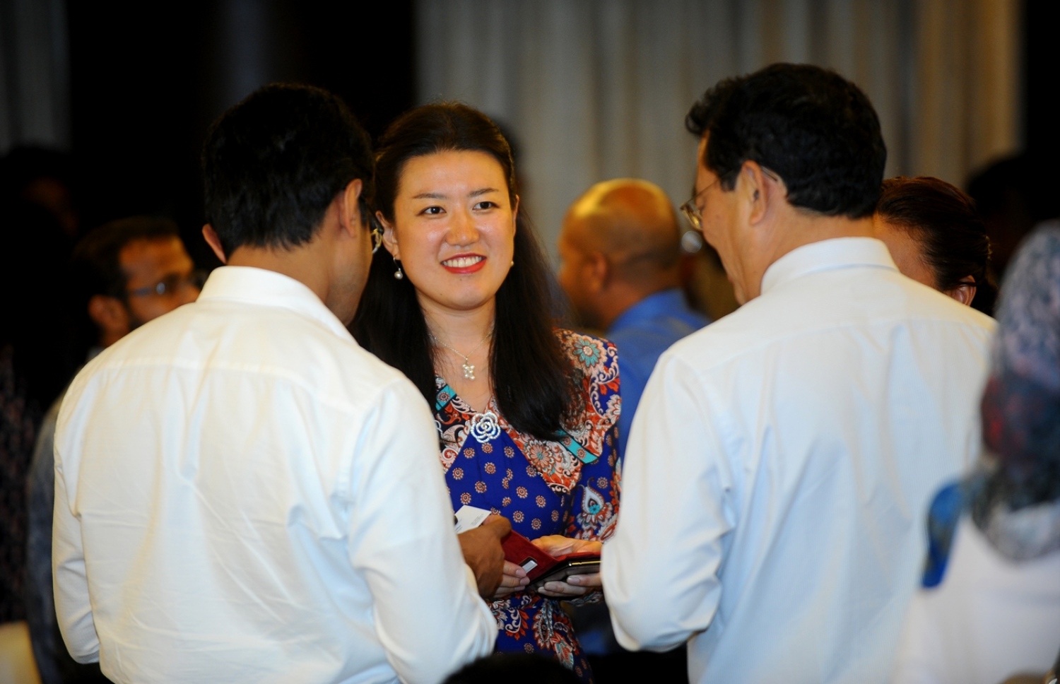 މާލެ: އޮކްޓޯބަރު 5، 2016: ތަރައްގީއާ ބެހޭ އދ.ގެ ޖަމިއްޔާ ޔޫއެންޑީޕީ އަށް 50 އަހަރު ފުރުން ފާހަގަ ކުރުމަށް ހޮޓެލް ޖެންގައި ބޭއްވި ރަސްމިއްޔާތުގައި ޔޫއެންޑީޕީގެ ބައެއް އިސްވެރިން ބައިވެރިވެ ވަޑައިގަންނަވަނީ.-- ފޮޓޯ: ރައީސް އޮފީސް