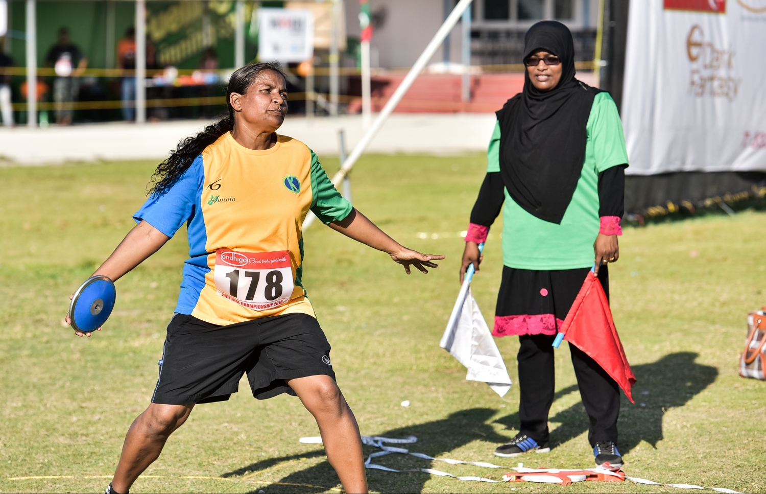 ރާއްޖޭގެ ކުރީގެ މަޝްހޫރު އެތުލީޓް ޔަޒްނީ މިއަދު ޑިސްކަސް އުކަނީ. --ފޮޓޯ: ނިޝާން އަލީ/ މިހާރު