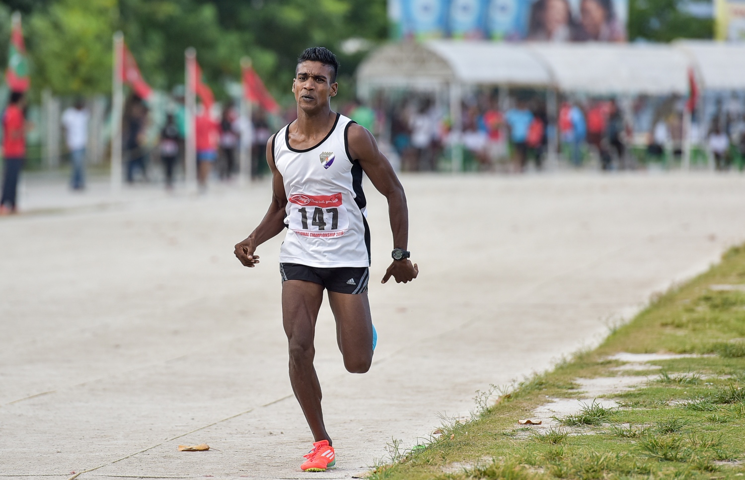 ގައުމީ އެތުލެޓިކްސް މުބާރާތުގައި ފަޒީލް ދުވަނީ: އޭނާ އަށް ވަނީ ކޮމަންވެލްތު ގޭމްސް ފެޑެރޭޝަނުން ތަމްރީން ސްކޮލަޝިޕެއް ހަމަޖެހިފައި. --ފޮޓޯ: ނިޝާން އަލީ/ މިހާރު