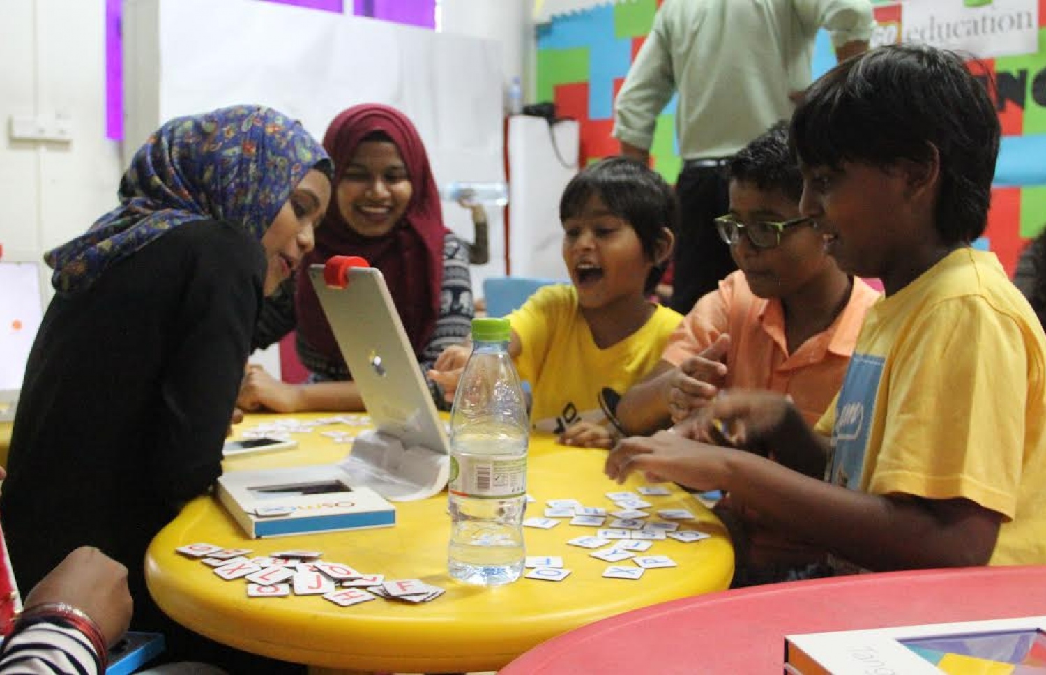 ކެންގަރޫ ކިޑްސް ޕްރީ ސްކޫލުން އިއްޔެ ބޭއްވި ޑިސްކަވަރީ ފެއާގައި ދަރިވަރުންތަކެއް ބައިވެރިވަނީ.-- ފޮޓޯ: ކެންގަރޫ ކިޑްސް