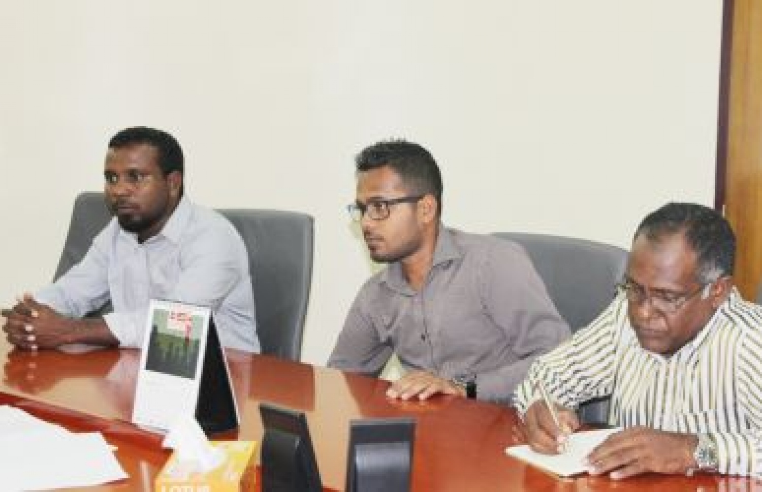 ށ. ފޯކައިދޫ ކައުންސިލް މެމްބަރުންތަކެއް: ކައުންސިލް އިންތިހާބަށް ގިނަ ރަށްރަށުގައި އަންނަނީ ތައްޔާރުވަމުން-- ފޮޓޯ/ އެލްޖީއޭ