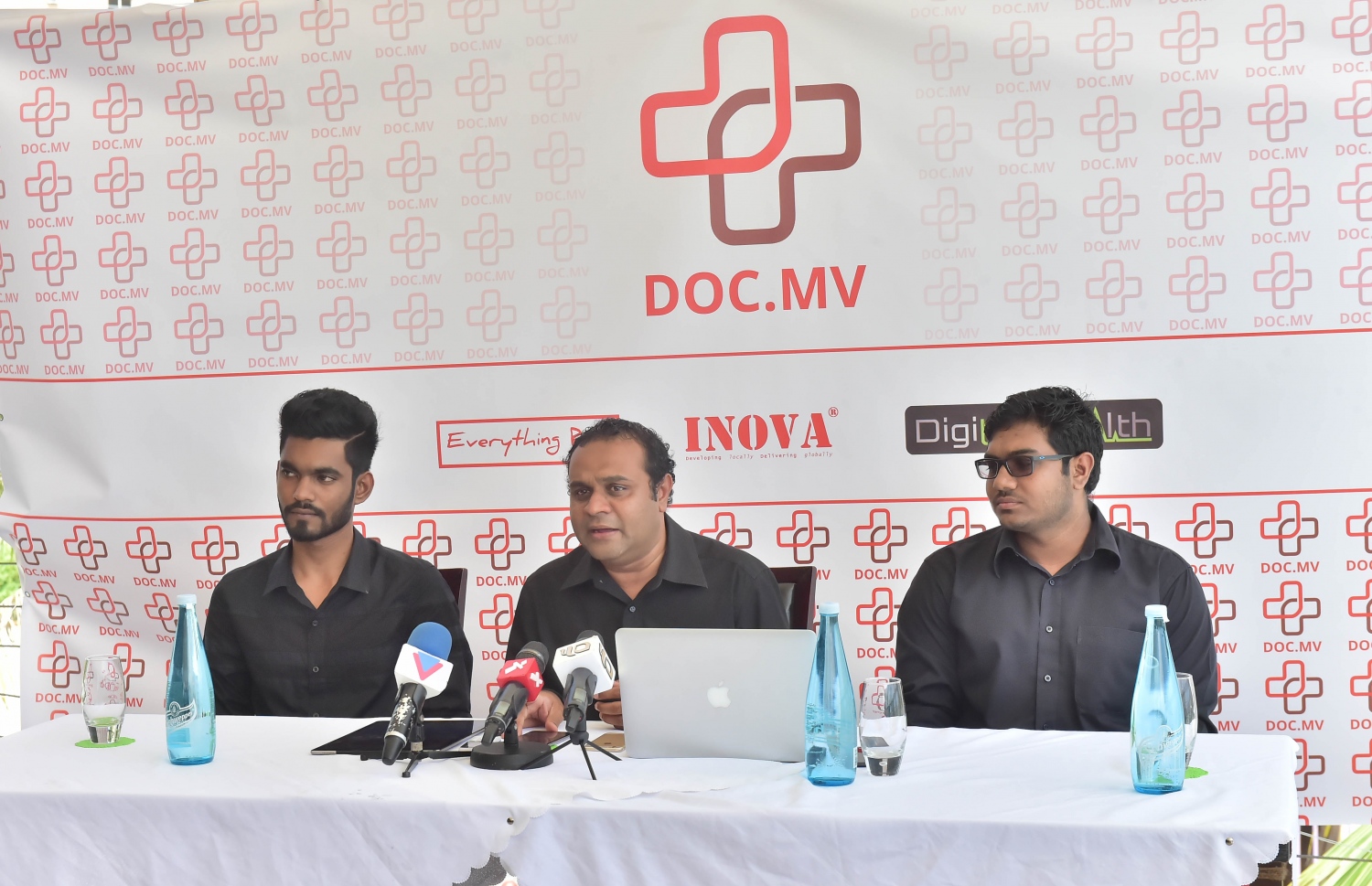 "ޑޮކް.އެމްވީ" ލޯންޗުކުރުމަށް މިއަދު ބޭއްވި ހަފުލާގައި އެވްރިތިން ރެޑުގެ ސީއީއޯ ރިފާއު ވާހަކަ ދައްކަވަނީ.-- ފޮޓޯ: މުހައްމަދު ޝަރުހާން/ މިހާރު