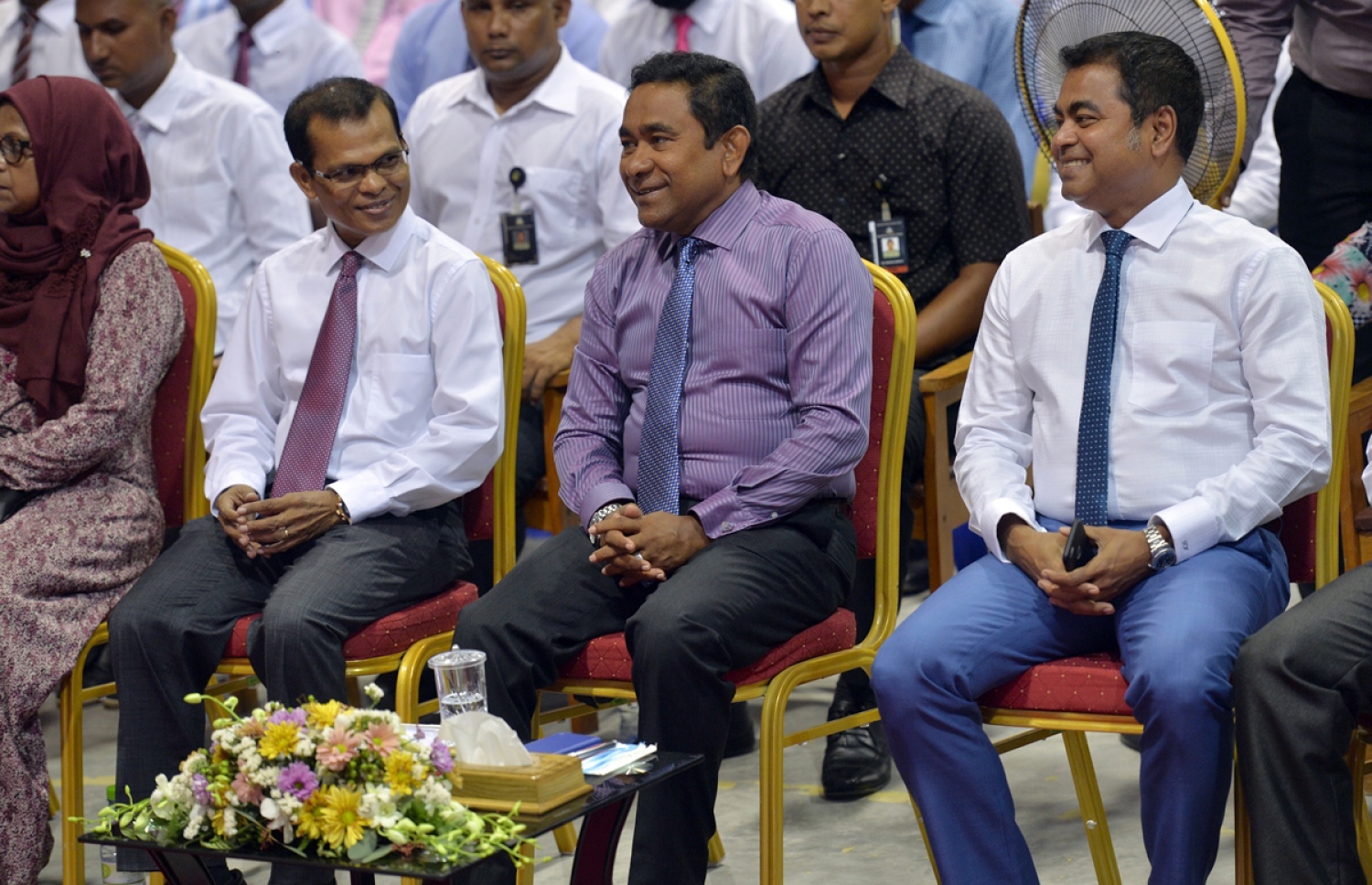 ފުވައްމުލައް ސިޓީ: އޮކްޓޯބަރު 10، 2016: ފުވައްމުލައް ސިޓީގެ ފެނާއި ނަރުދަމާ ނިޒާމުގެ އަމަލީ މަސައްކަތް އިފްތިތާހް ކޮށްދެއްވުމުގެ ރަސްމިއްޔާތުގައި ރައީސް ޔާމިން(މ)، އެންވާރްމަންޓް މިނިސްޓަރު ތޯރިގް(ކ) އަދި ރައްޔިތުން މަޖިލީހުގެ ރައީސް މަސީހް(ވ) ބައިވެރިވެ ވަޑައިގަންނަވަނީ.-- ފޮޓޯ: ރައީސް އޮފީސް