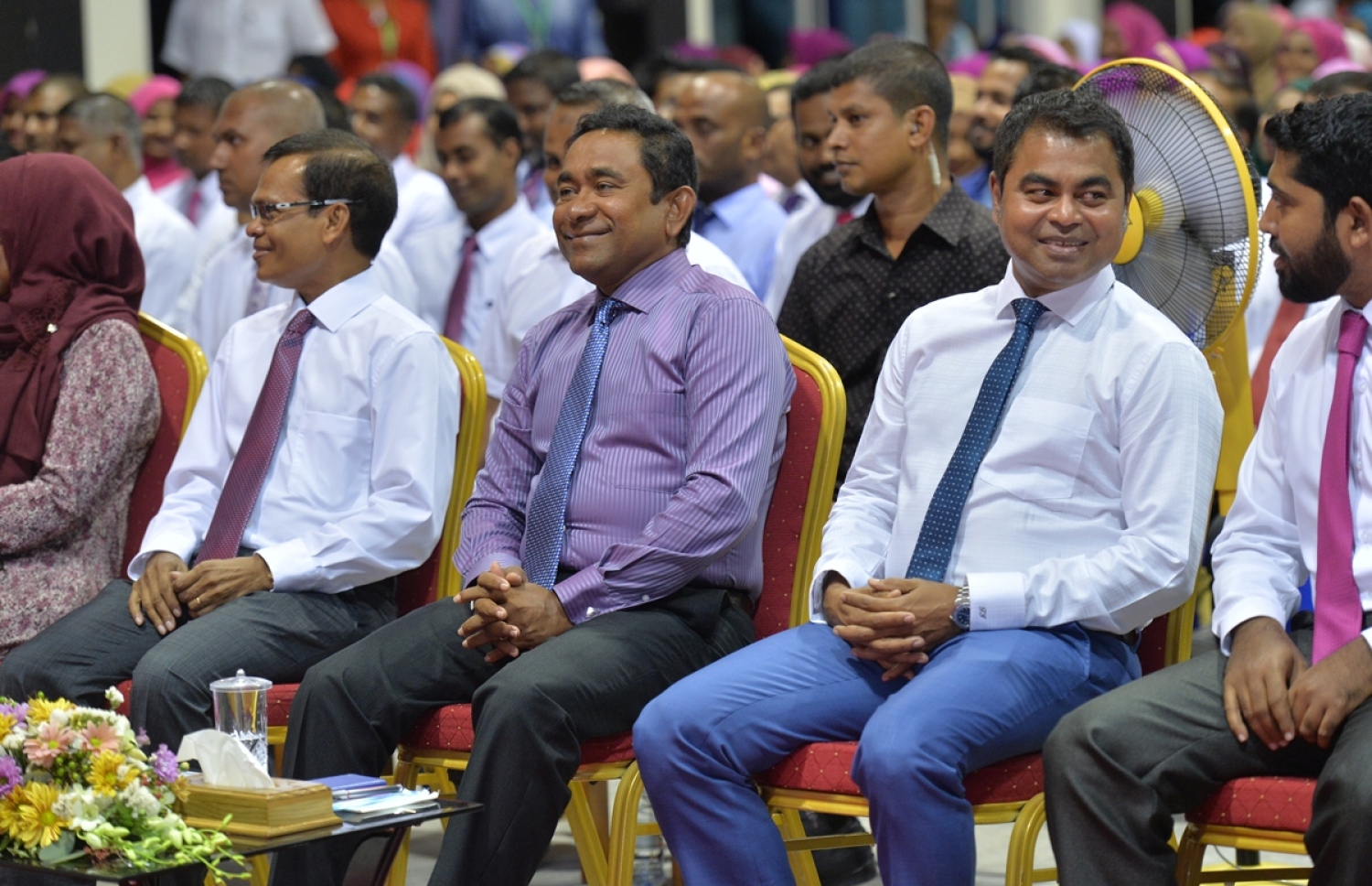 ފުވައްމުލައް ސިޓީ: އޮކްޓޯބަރު 10، 2016: ފުވައްމުލައް ސިޓީގެ ފެނާއި ނަރުދަމާ ނިޒާމުގެ އަމަލީ މަސައްކަތް އިފްތިތާހް ކޮށްދެއްވުމުގެ ރަސްމިއްޔާތުގައި ރއީސް ޔާމިން(މ)، އެންވާރްމަންޓް މިނިސްޓަރު ތޯރިގް(ކ) އަދި ރައްޔިތުން މަޖިލީހުގެ ރައީސް މަސީހް(ވ) ބައިވެރިވެ ވަޑައިގަންނަވަނީ.-- ފޮޓޯ: ރައީސް އޮފީސް