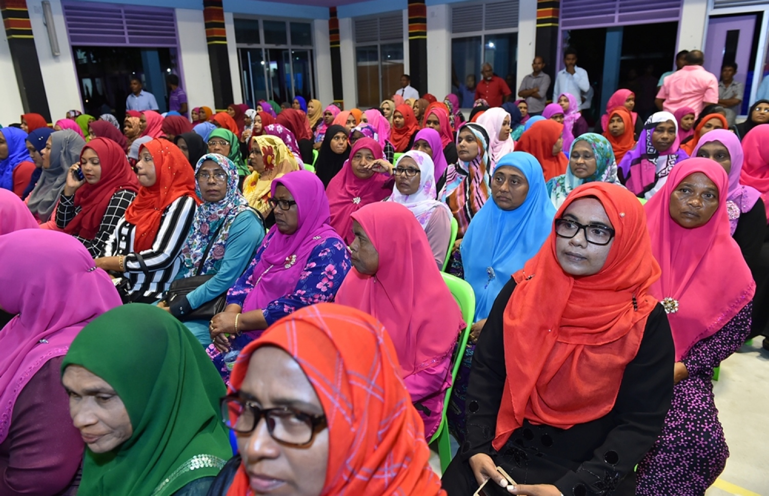ފުވައްމުލައް ސިޓީ: އޮކްޓޯބަރު 10، 2016: ފުވައްމުލައް ސިޓީގެ ފެނާއި ނަރުދަމާ ނިޒާމުގެ އަމަލީ މަސައްކަތް އިފްތިތާހް ކޮށްދެއްވުމުގެ ރަސްމިއްޔާތުގައި ސަރުކާރަށް ސަޕޯޓުކުރާ ފުވައްމުލަކު ރައްޔިތުން ބައިވެރިވަނީ.-- ފޮޓޯ: ރައީސް އޮފީސް