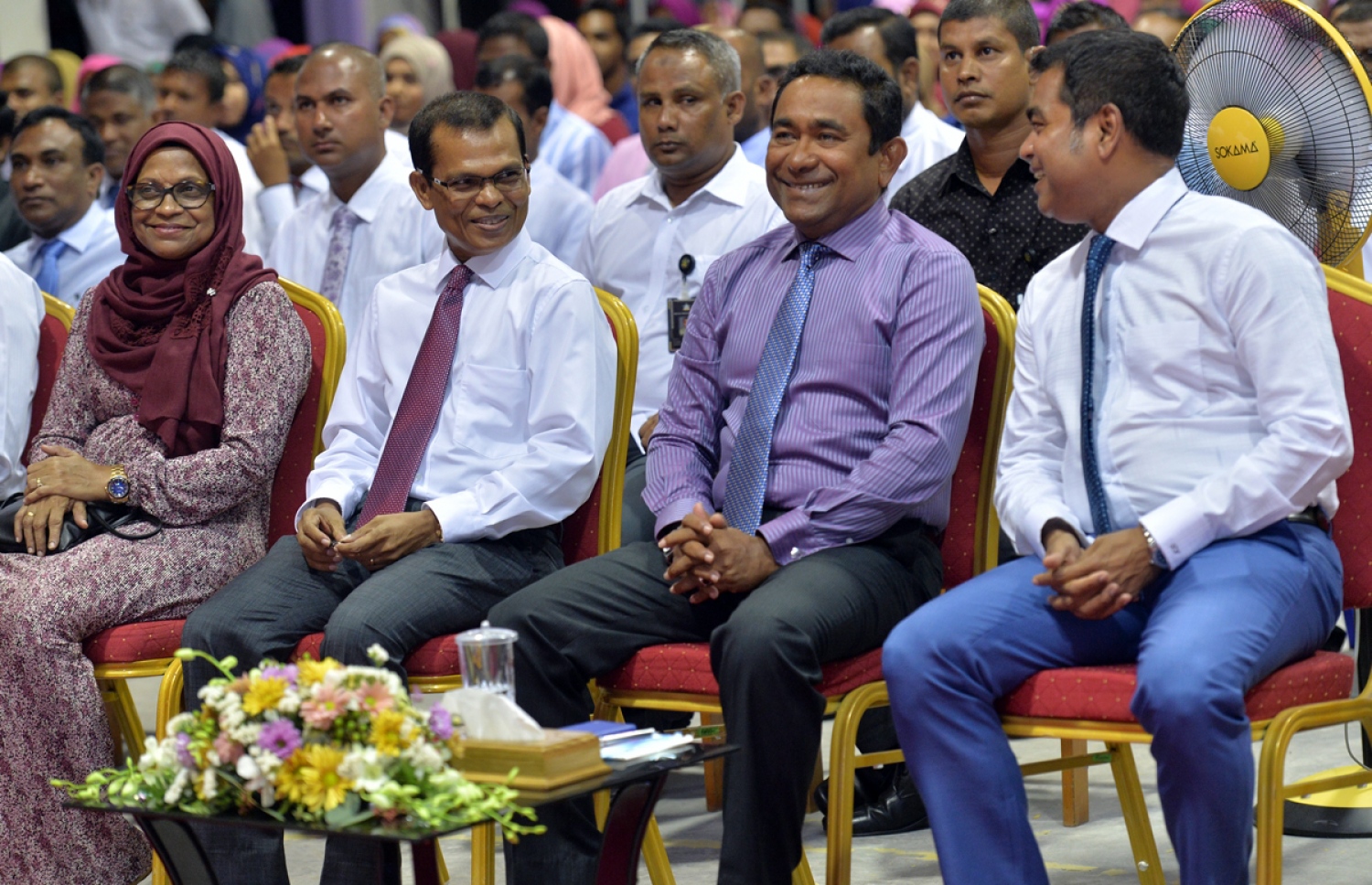 ފުވައްމުލައް ސިޓީ: އޮކްޓޯބަރު 10، 2016: ފުވައްމުލައް ސިޓީގެ ފެނާއި ނަރުދަމާ ނިޒާމުގެ އަމަލީ މަސައްކަތް އިފްތިތާހް ކޮށްދެއްވުމުގެ ރަސްމިއްޔާތުގައި ރައީސް ޔާމިނާއި(މ)، އެންވާރްމަންޓް މިނިސްޓަރު ތޯރިގް(ކ) އަދި ރައްޔިތުން މަޖިލީހުގެ ރައީސް މަސީހް(ވ-2) ބައިވެރިވެ ވަޑައިގަންނަވަނީ.-- ފޮޓޯ: ރައީސް އޮފީސް