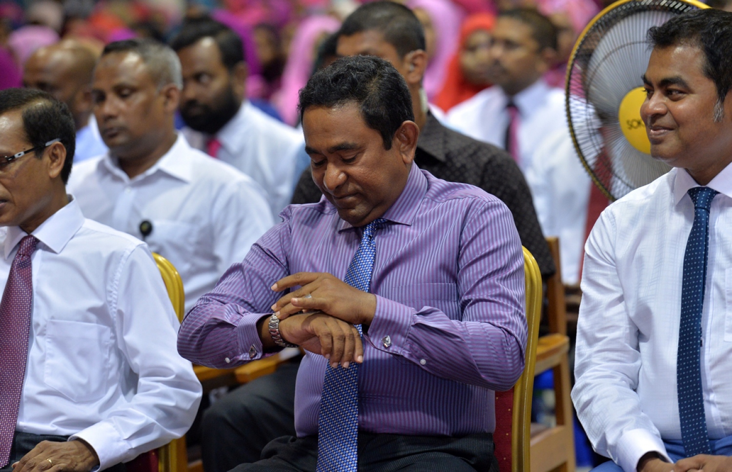 ފުވައްމުލައް ސިޓީ: އޮކްޓޯބަރު 10، 2016: ފުވައްމުލައް ސިޓީގެ ފެނާއި ނަރުދަމާ ނިޒާމުގެ އަމަލީ މަސައްކަތް އިފްތިތާހް ކޮށްދެއްވުމުގެ ރަސްމިއްޔާތުގައި ރައީސް ޔާމިން(މ)، އެންވާރްމަންޓް މިނިސްޓަރު ތޯރިގް(ކ) އަދި ރައްޔިތުން މަޖިލީހުގެ ރައީސް މަސީހް(ވ) ބައިވެރިވެ ވަޑައިގަންނަވަނީ.-- ފޮޓޯ: ރައީސް އޮފީސް