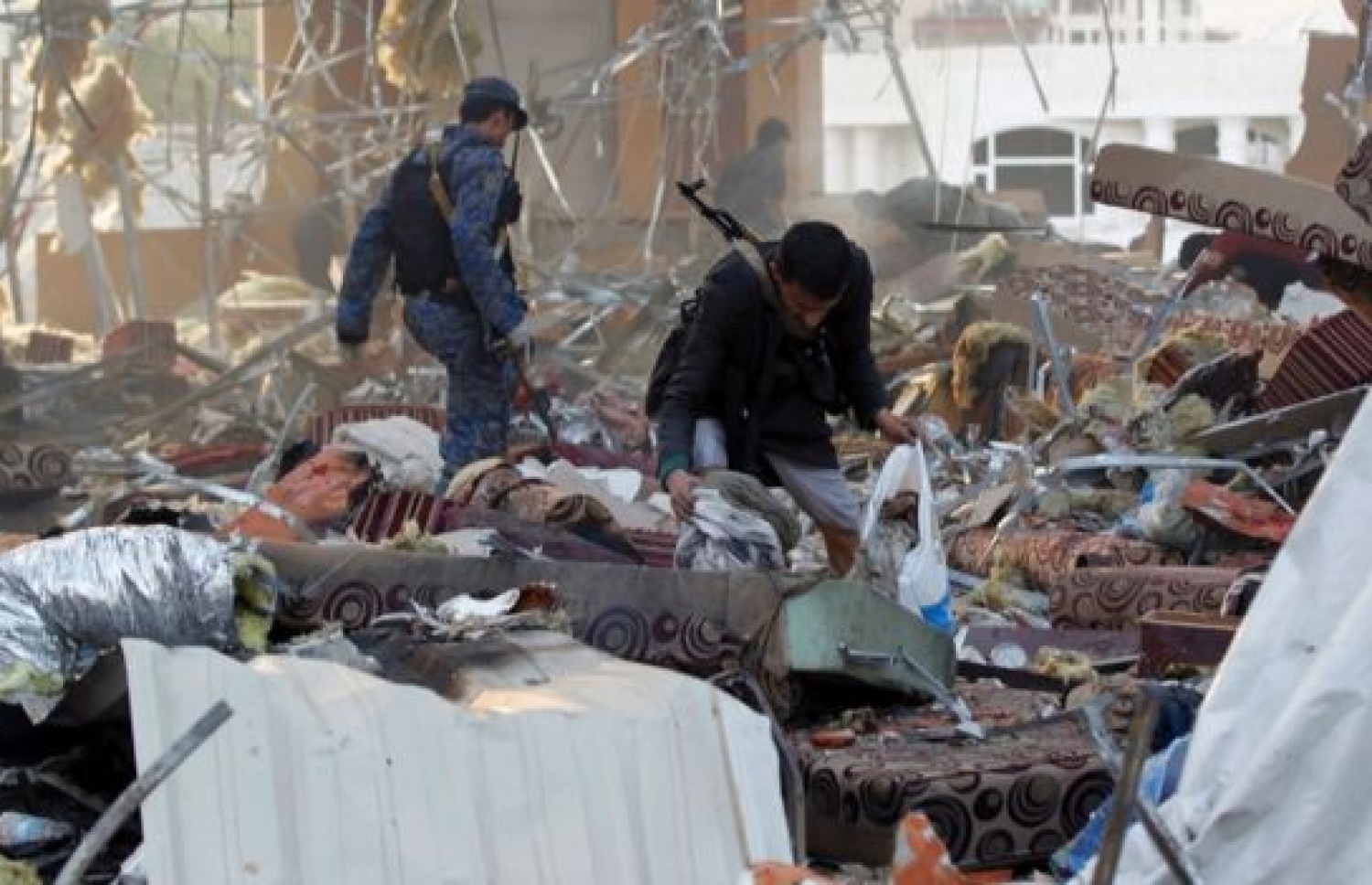 ޔަމަނަށް ދިން ހަމަލާގެ ޒިންމާ އުފުލަން ސައުދީ ކޯލީޝަނުން ވަނީ ދެކޮޅު ހަދާފައި. --ފޮޓޯ:އޭއެފްޕީ