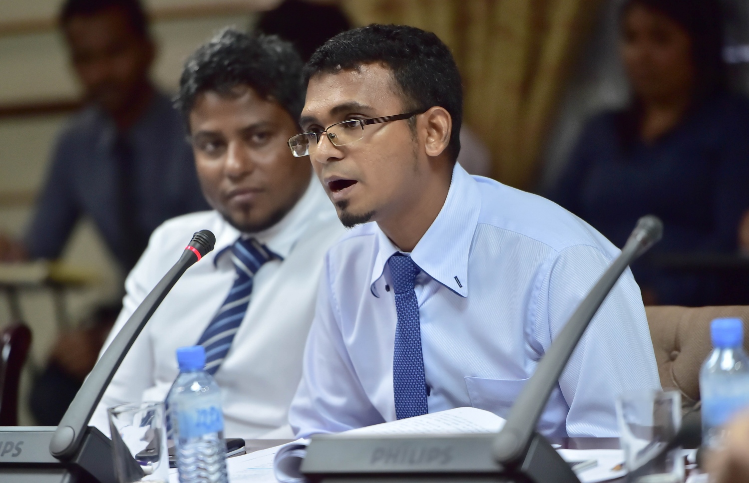 ސަރުކާރުގެ މަސްއޫލިއްޔަތު އަދާކުރާ މިންވަރު ބަލާ ކޮމެޓީގައި ފިނޭންސް މިނިސްޓަރު މުނައްވަރު ވާހަކަ ދައްކަވަނީ: ކާޑު ސަބްސިޑީ އޭގެ ހައްގުވެރިންނަށް ވަރަށް އަވަހަށް ލިބޭނެ -- ފޮޓޯ: މުހައްމަދު ޝަރުހާން/ މިހާރު