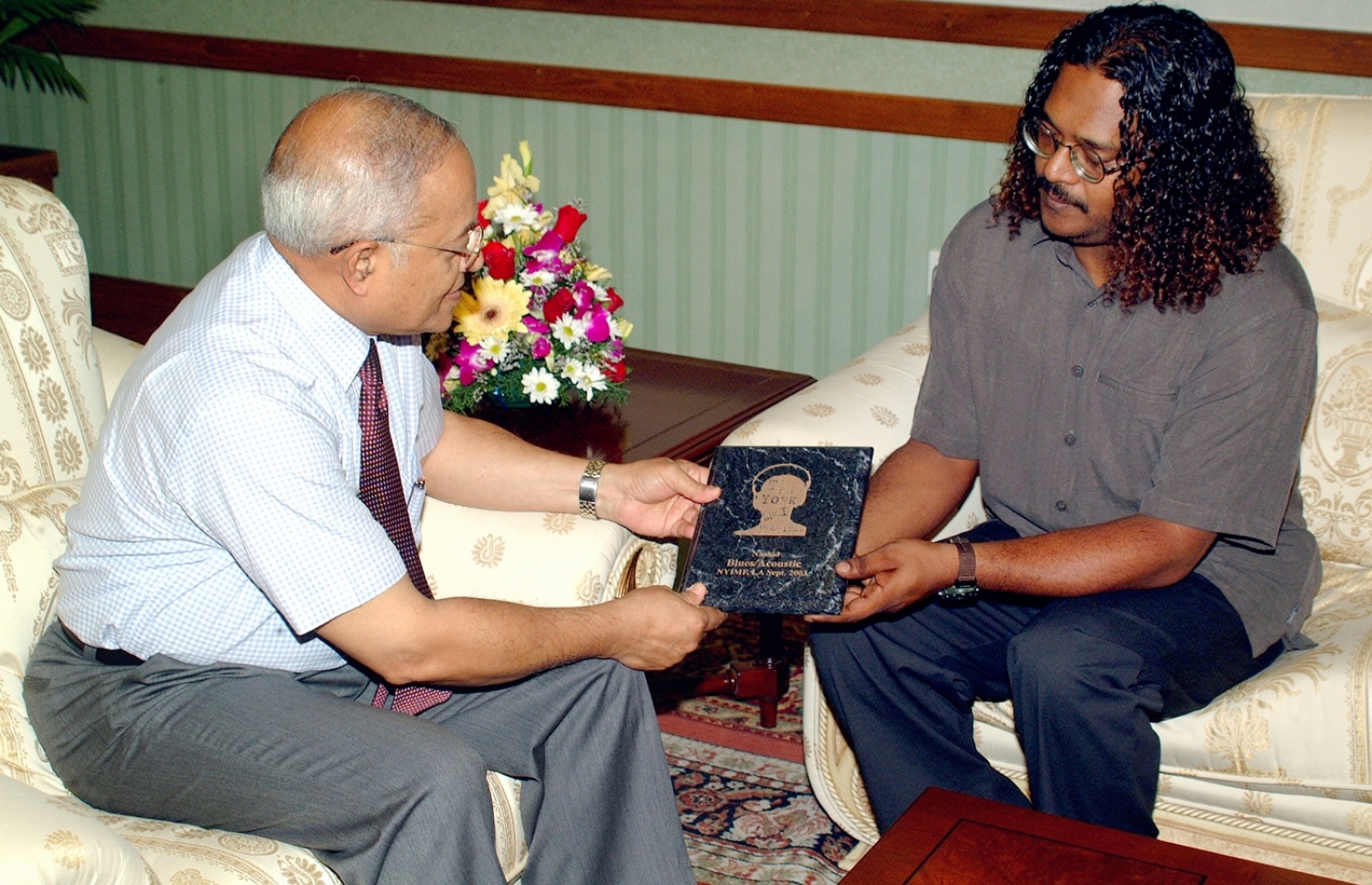 ރައީސް މައުމޫން އަބްދުލް ގައްޔޫމްގެ ވެރިކަމުގައި، ޒީރޯ ޑިގްރީ ނާޝިދު އާ މައުމޫން ބައްދަލުކުރައްވަނީ: ކިޑްނީގެ ކެންސަރުގެ އާލާސްކަންފުޅެއްގައި ނާޝިދު ވަނީ އިއްޔެ އަވަހާރަވެފައި..---ފޮޓޯ: ރައީސް އޮފީސް