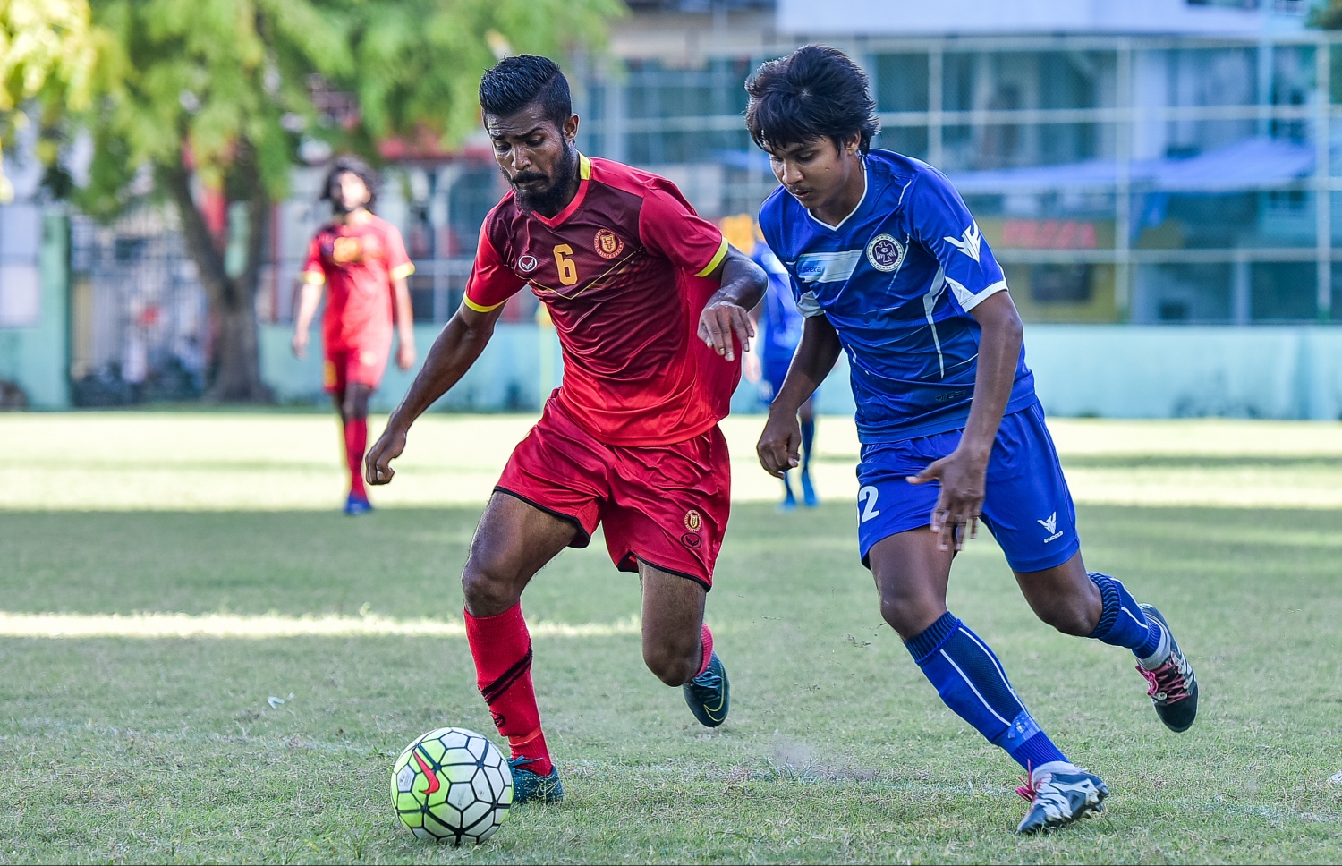 ޔޫތު ޗެމްޕިއަންޝިޕްގައި ނިއު އާއި ވިކްޓަރީ މިއަދު ކުޅުނު މެޗުގެ ތެރެއިން.-- ފޮޓޯ: ނިޝާން އަލީ/ މިހާރު