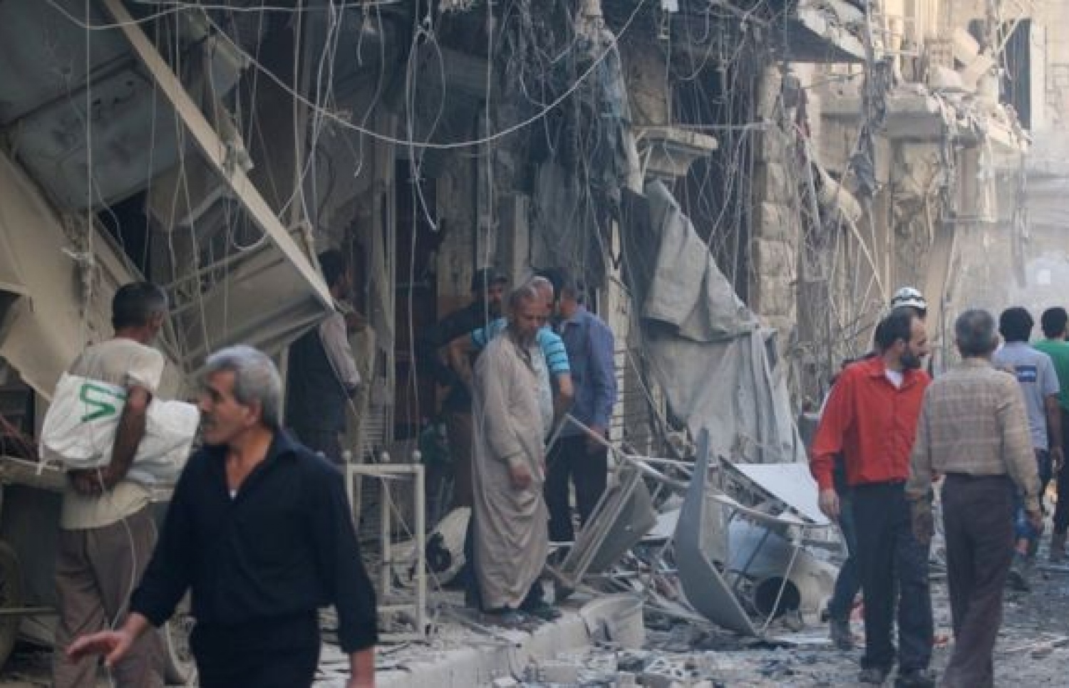 ހަލަބު ސިޓީ އަށް ދޭ ވައިގެ ހަމަލާތަކުގައި އެ ސިޓީ އެކުގައި ސުންނާފަތިވެދާނެ ކަމުގެ ބިރު ވަނީ ބޮޑުވެފައި. --ފޮޓޯ:ރޮއިޓާސް