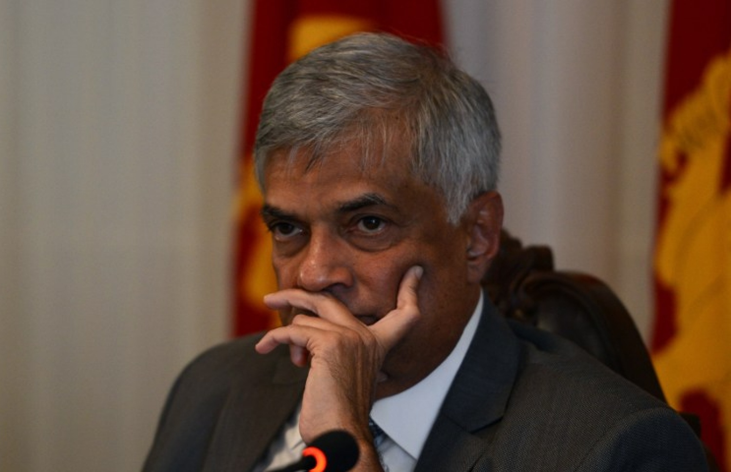 ބޮޑު ވަޒީރުކަމުގެ މަގާމުން ދުރުކުރި ރަނިލް. --ފޮޓޯ:އޭއެފްޕީ