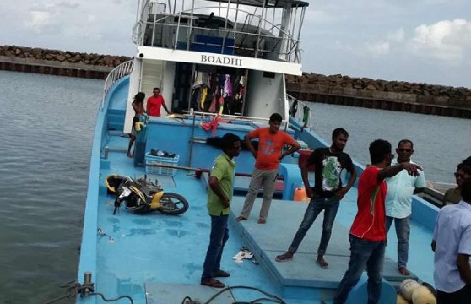 ފުވައްމުލަކުގައި އެކްސިޑެންޓުވި ސައިކަލު ދޯނީގައި: ދުއްވަން އިނީ ލައިންސް ނެތް ޒުވާނެއް - ފޮޓޯ: މިކަލްނިއުސް