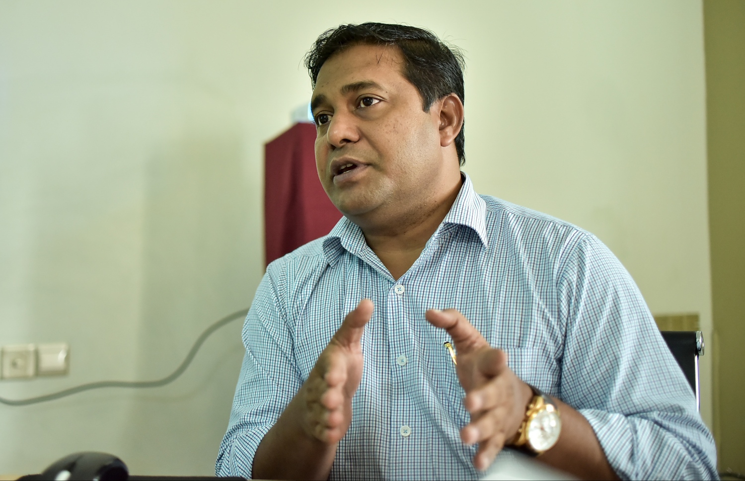 މައުމޫން "މިހާރު" އަށް އިންޓަވިއު ދެއްވަނީ: އޭނާގެ އެންމެ ބޮޑު އުއްމީދަކީ ހިއްސާގެ ބާޒާރަށް ހެޔޮ ބަދަލެއް ގެނައުން.-- ފޮޓޯ: ނިޝާން އަލީ/ މިހާރު