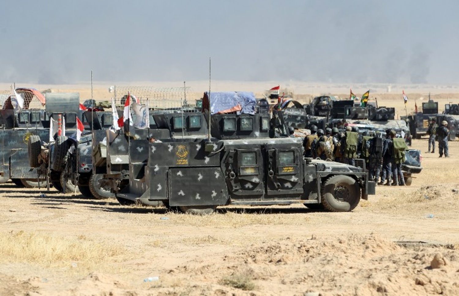 މޮސޫލް ހިފުމުގެ އޮޕަރޭޝަނަށް ތައްޔާރުވުމުގެ ގޮތުން އިރާގު ސިފައިން ގައްޔާރާހު ވައިގެ މަރުކަޒަށް އިއްޔެ ޖަމާވެފައި. --ފޮޓޯ:އޭއެފްޕީ