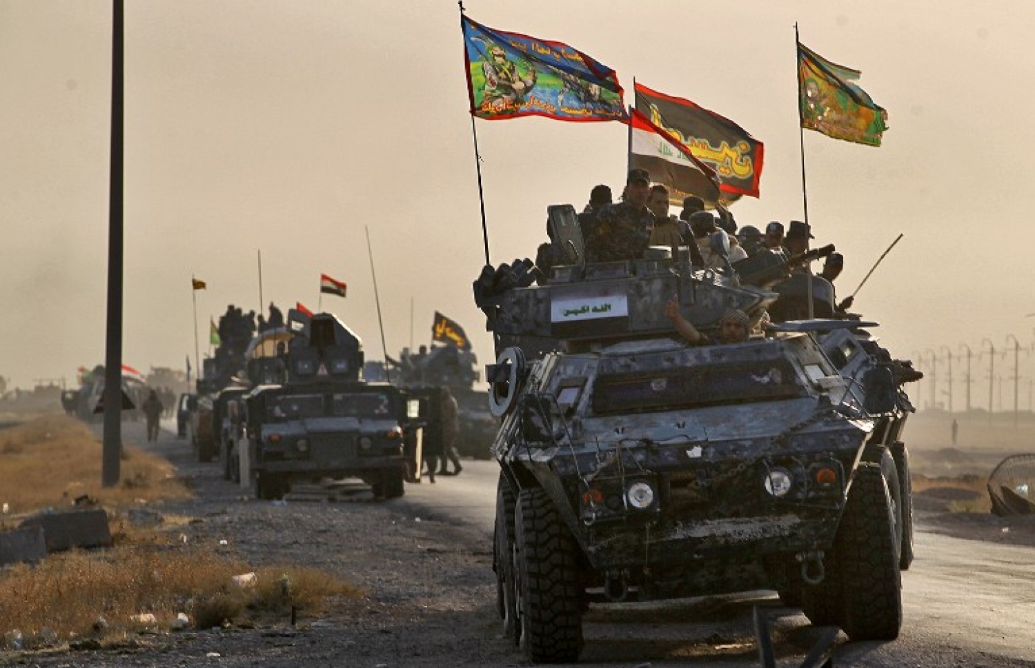 މޮސޫލްގެ ދެކުނުން 45 ކިލޯ މީޓަރު ދުރުގައި އޮންނަ އަލް ޝޫރާހުގައި އިރާގު ސިފައިންގެ ޓޭންކްތައް ހަރަކާތްތެރި ވަނީ. --ފޮޓޯ:އޭއެފްޕީ