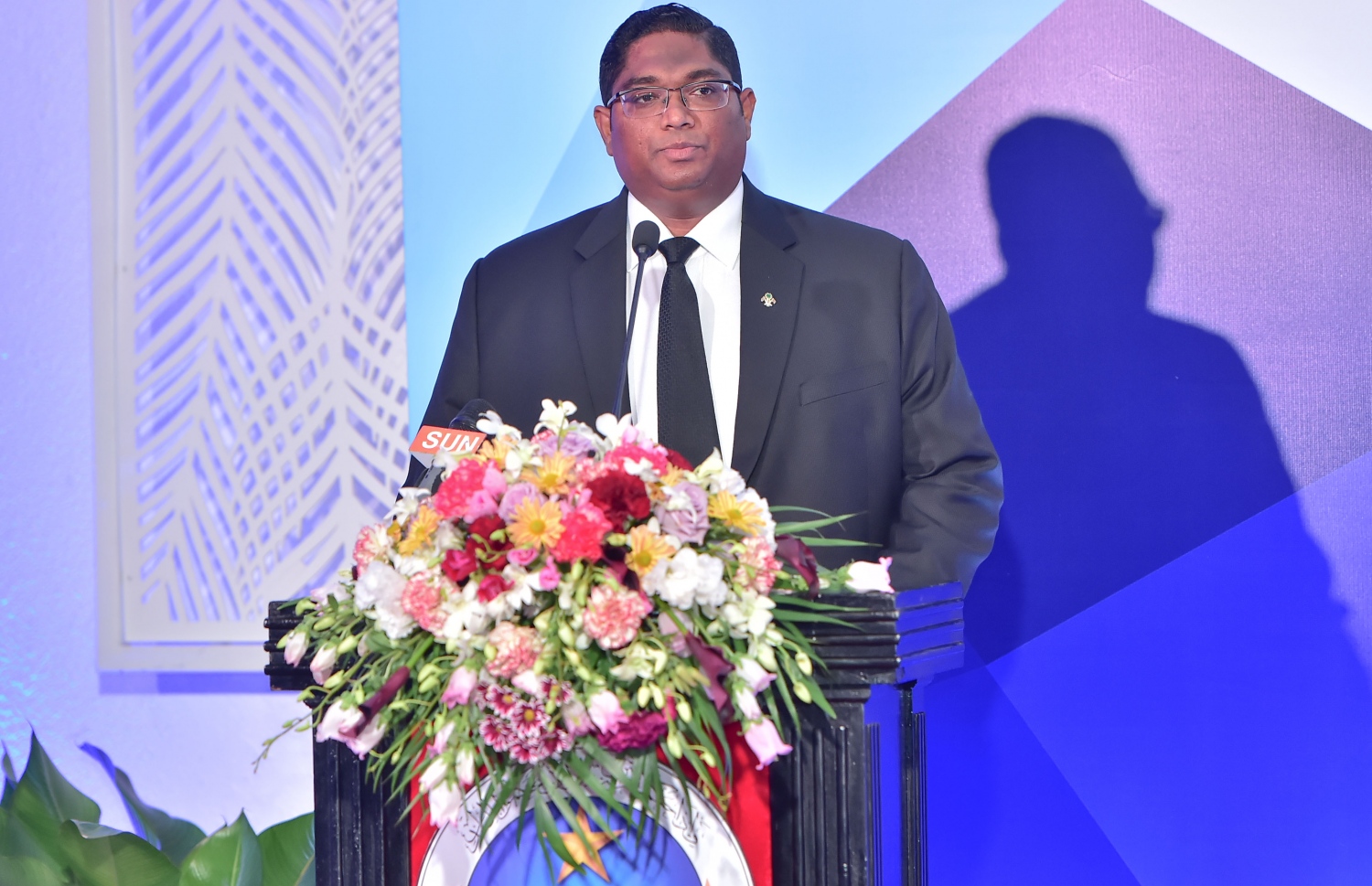 މާލެ: އޮކްޓޯބަރު 17، 2016- ވަކީލުންތަކެއް ހުވާކުރުމަށް ދަރުބާރުގޭގައި ބޭއްވި ރަސްމިއްޔާތުގައި ބަންޑާރަ ނައިބު މުހައްމަދު އަނިލް ވާހަކަ ދައްކަވަނީ.---ފޮޓޯ: މުހައްމަދު ޝަރުހާން/މިހާރު