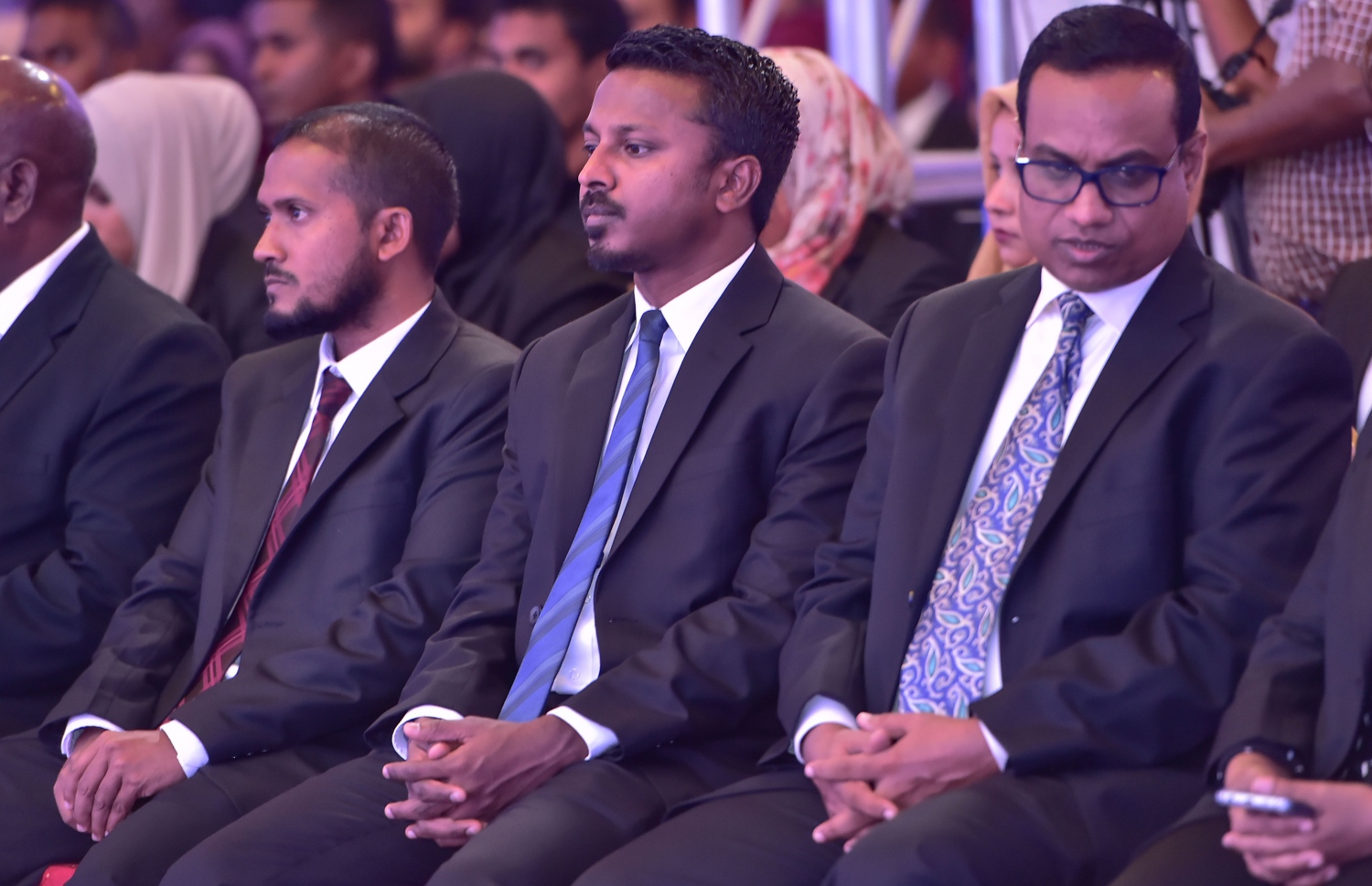 މާލެ: އޮކްޓޯބަރު 17، 2016- ވަކީލުންތަކެއް ހުވާކުރުމަށް ދަރުބާރުގޭގައި ބޭއްވި ރަސްމިއްޔާތުގެ ތެރެއިން.---ފޮޓޯ: މުހައްމަދު ޝަރުހާން/މިހާރު