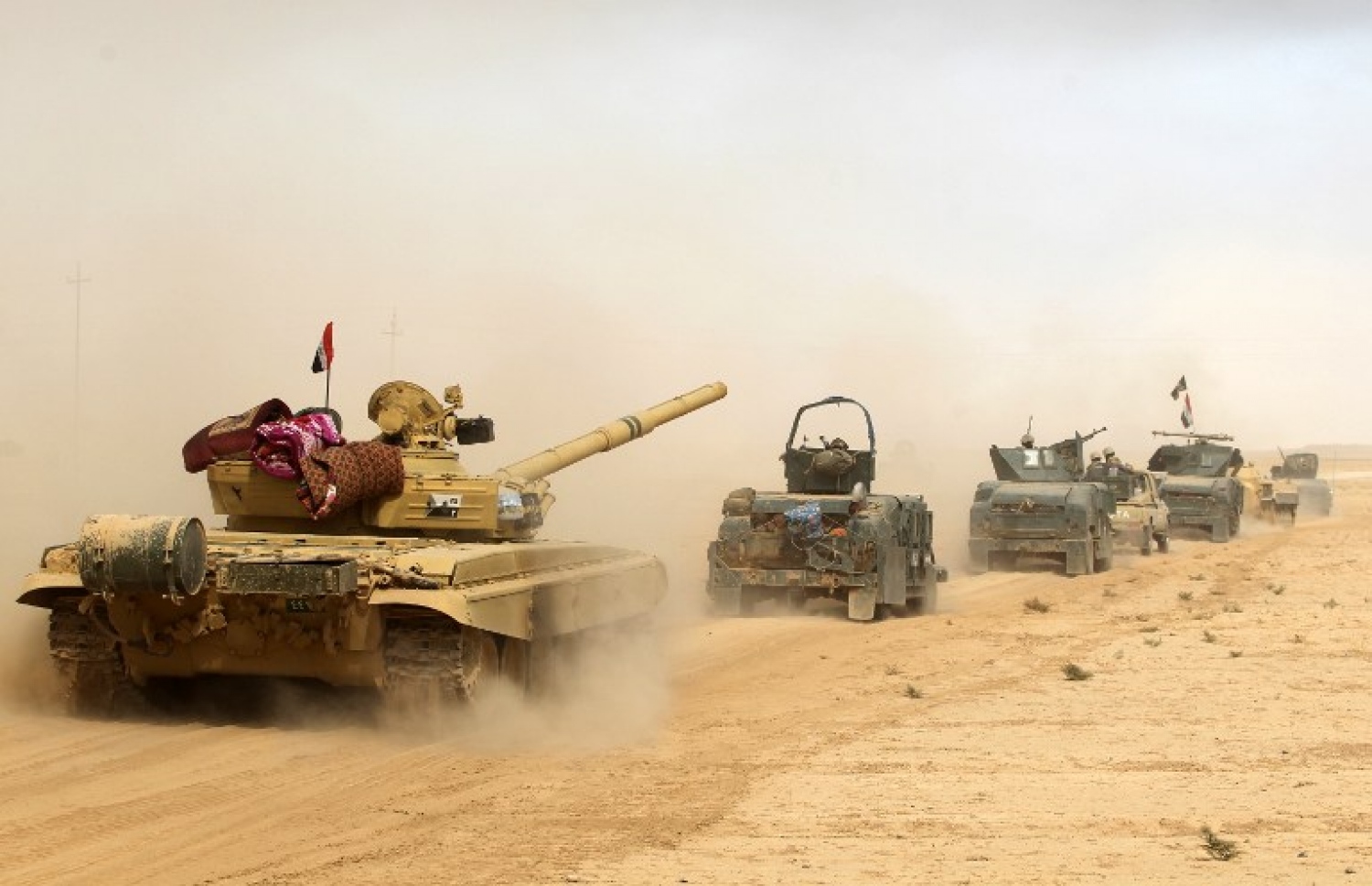 މޫސަލް ހިފުމަށް އިރާގު ސިފައިން އިއްޔެ ފެށި އޮޕަރޭޝަނުގައި ބަރު ހަތިޔާރުން ހަމަލާ ދެނީ. --ފޮޓޯ:އޭއެފްޕީ