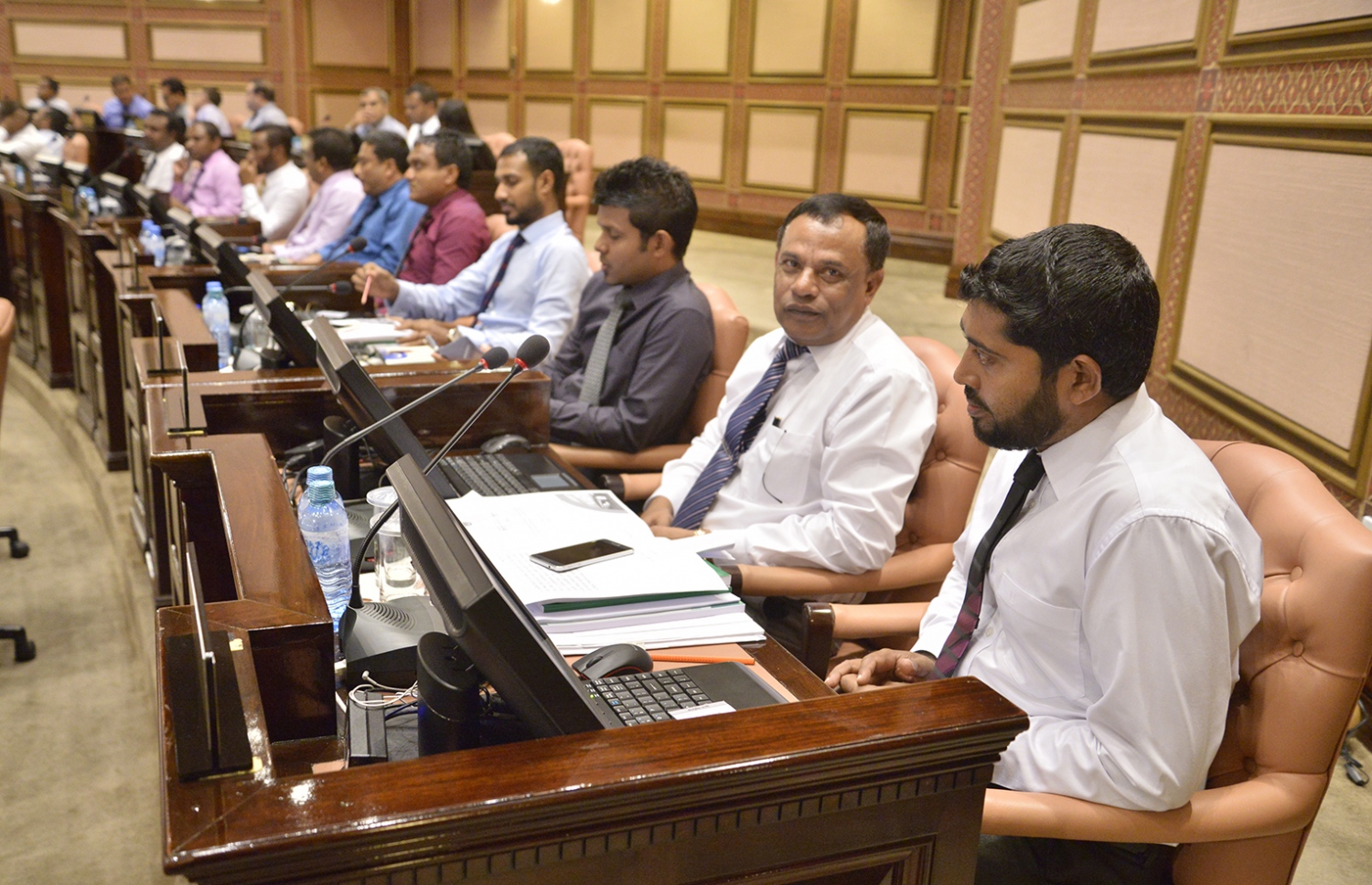 ރައްޔިތުންގެ މަޖިލީހުގެ ޖަލްސާއެއްގައި މެމްބަރުން ބައިވެރިވެވަޑައިގަންނަވަނީ. - ފޮޓޯ: މަޖިލިސް