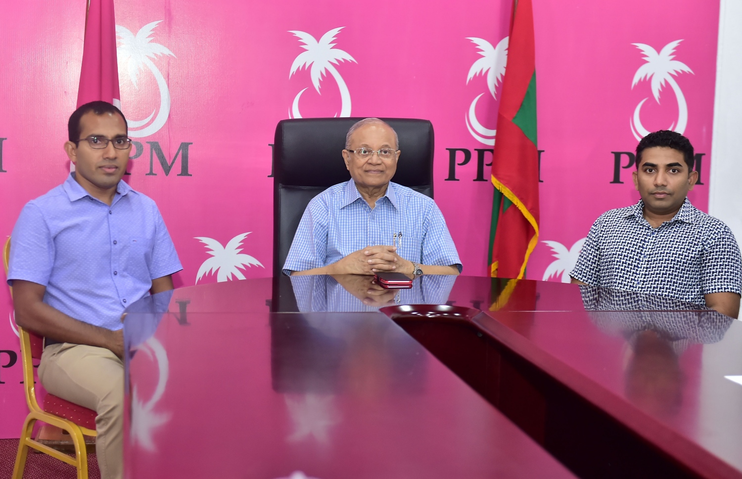 ޕީޕީއެމް މެމްބަރުންގެ ގޮތުގައި ތިއްބެވި އަމީން (ކ) އާއި މަލީހް ރައީސް މައުމޫނާ އެކު.-- ފޮޓޯ: މުހައްމަދު ޝަރުހާން/ މިހާރު