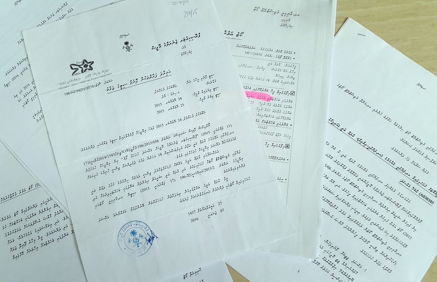 އާދަމް އަލީގެ މައްޗަށް ފެންފުށީ ކޯޓުގައި ދައުވާ ކުރި ކަން އަންގައިދޭ، ޕީޖީ އޮފީހުގެ ލިޔުމާއި، އޭނާ ބަންދުގައި ބަހައްޓަން ދީފައިވާ ކޯޓު އަމުރުތަކާއި އެހެން ބައެއް ލިޔުންތައް.