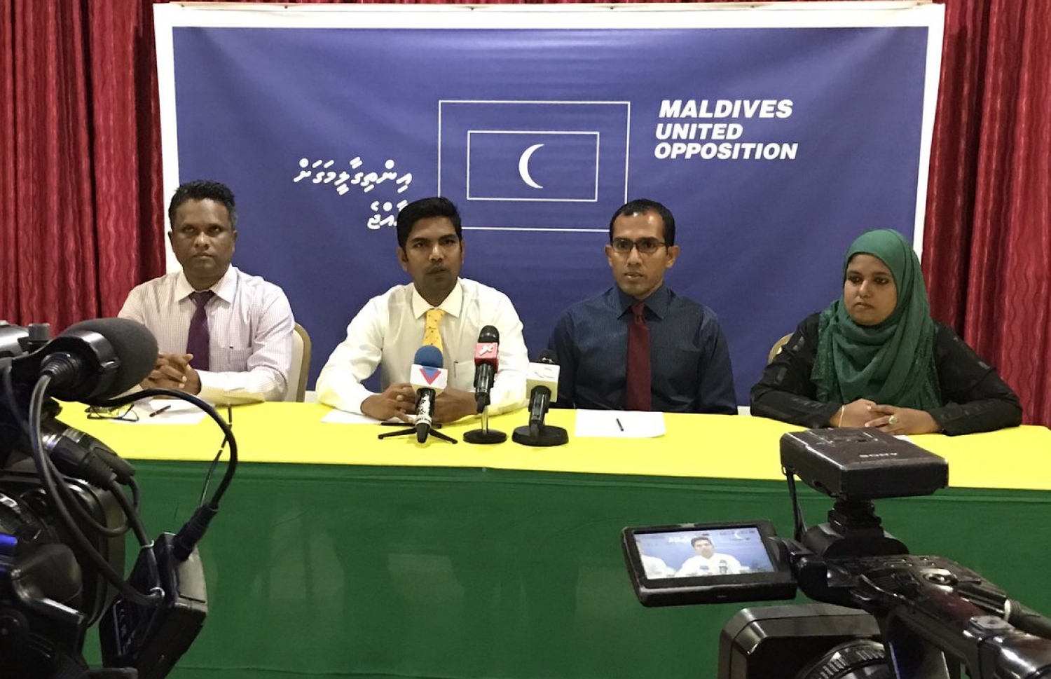 އިދިކޮޅު އިއްތިހާދުން ބޭއްވި ނިއުސް ކޮންފަރެންސެއްގައި މަލީހް (ކ-2): ފ. އަތޮޅުގެ މަޝްރޫއުގައި ސައޫދީއާ އެކު ރާއްޖެ އިން އެމްއޯޔޫއެއްގައި ސޮއިކޮށްފައިވާ ކަމަށް އޭނާ ވިދާޅުވޭ. އެކަމަކު މިނިސްޓަރު ޝައިނީ އެކަން ދޮގުކުރައްވާ.---ފައިލް ފޮޓޯ: އެމްޑީޕީ