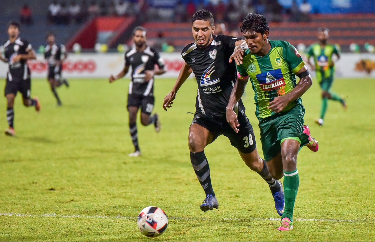 މާލެ: އޮކްޓޯބަރު 22، 2016: އުރީދޫ ދިވެހި ޕްރިމިއާ ލީގުގައި އީގަލްސް އާއި މާޒިޔާ ކުޅެނީ: ޗެމްޕިއަންކަން ހޯދާފައިވާ މާޒިޔާ އިން ފަހު މެޗުގައި ކްލަބް އީގަލްސް އަތުން 2-1 އިން ވަނީ މޮޅުވެފައި.-- ފޮޓޯ: ނިޝާން އަލީ/މިހާރު